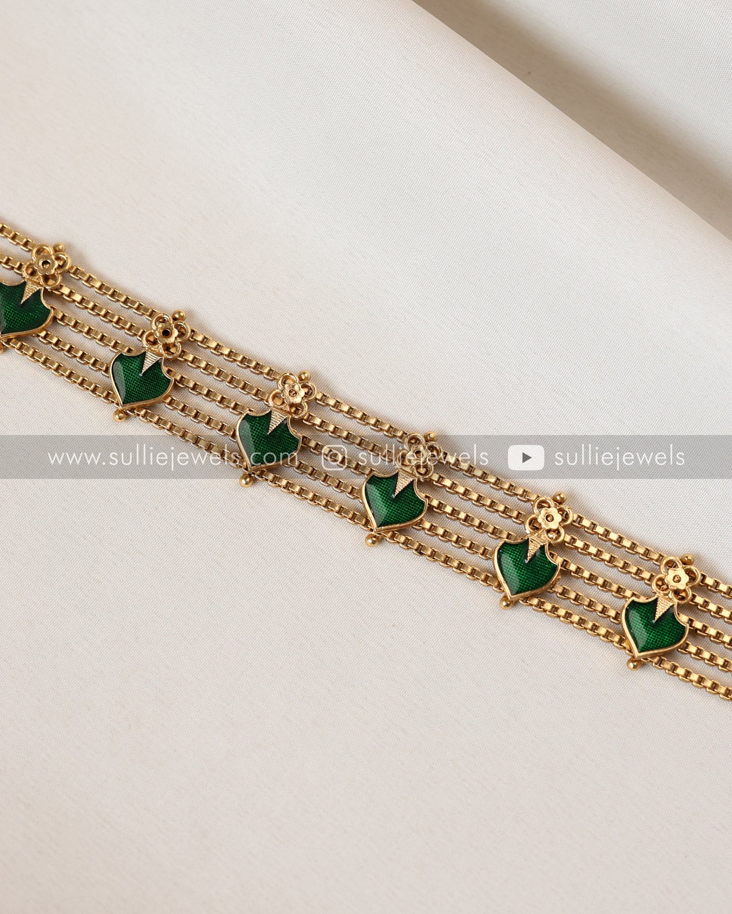 Sullie Basic - Palakka 5 Line Choker with Stud