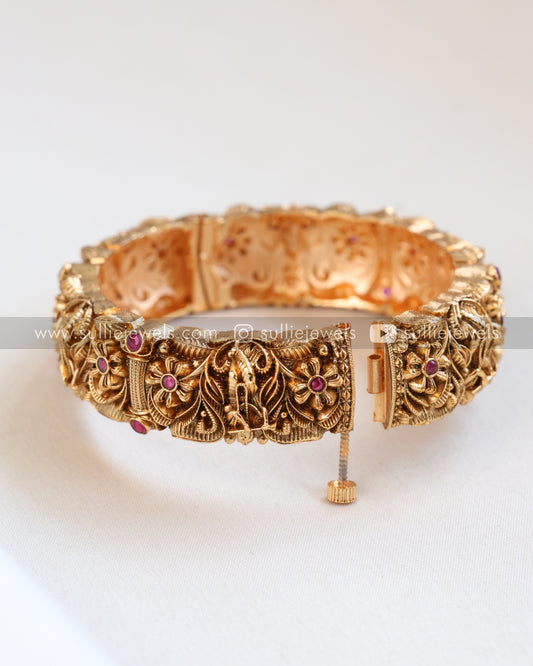 Krishna Detailed Ruby & Gold Screw Kada Bangle