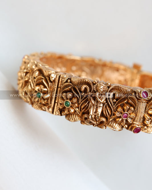 Krishna Detailed Gold Screw Kada Bangle
