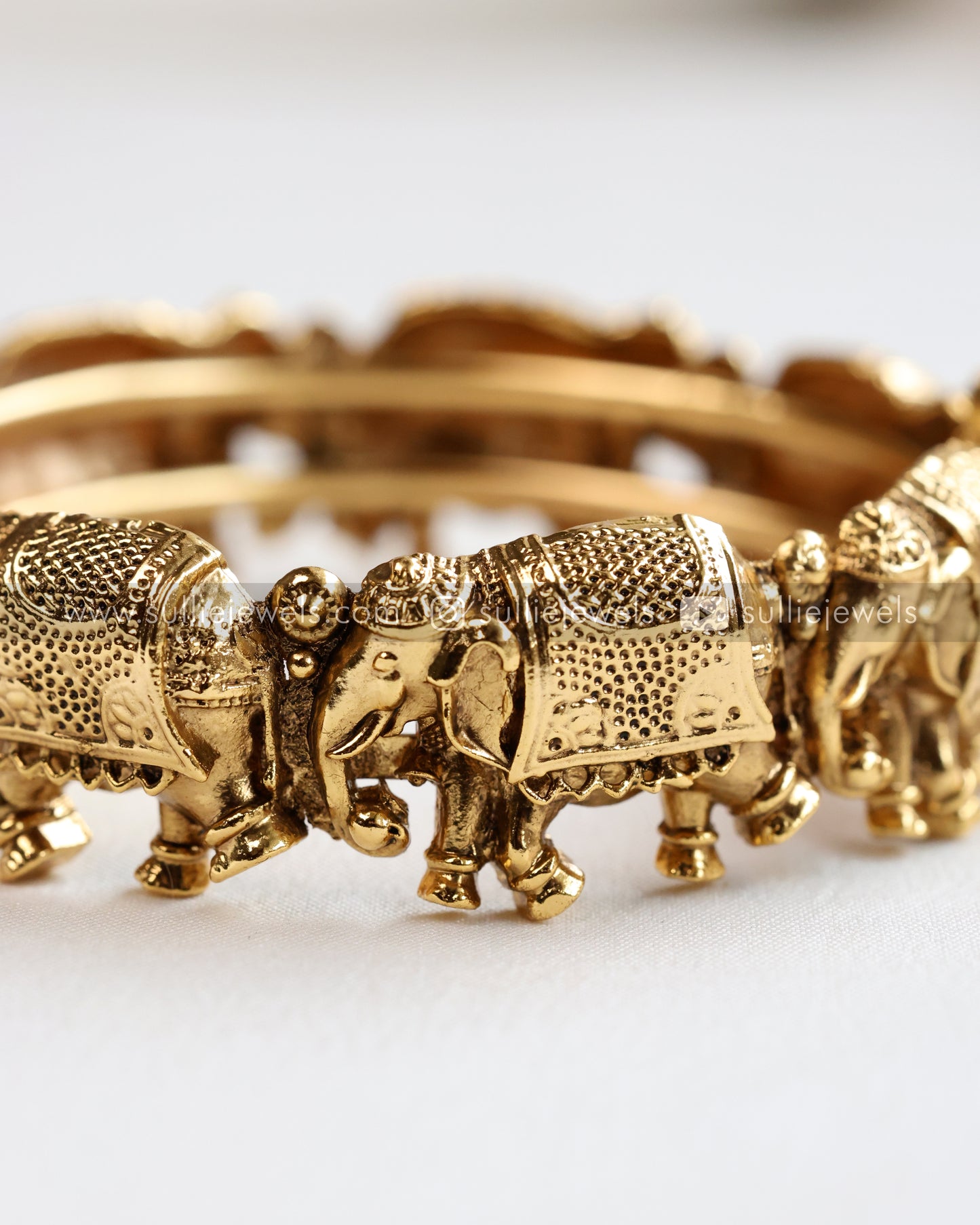 Elephant Screw Openable Gold Bangle