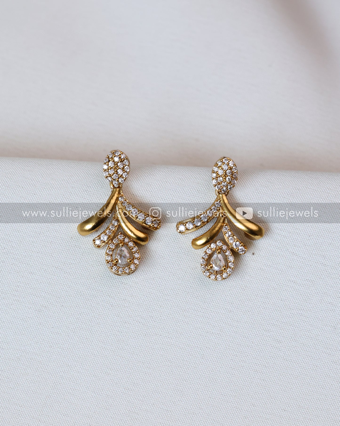 Diamond Lookalike Designer Necklace with Studs