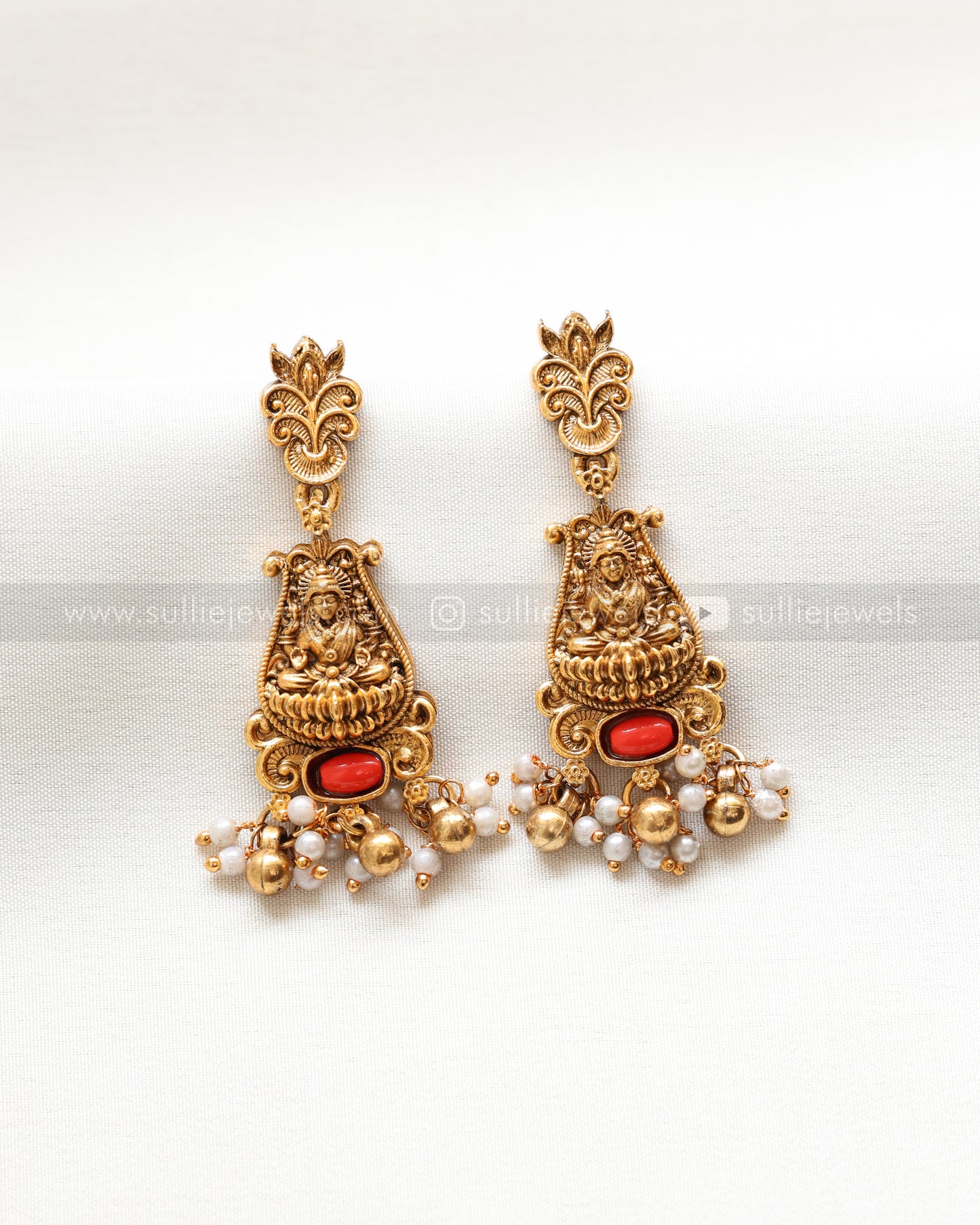 Sullie Basic - Coral Stone Lakshmi Necklace with Earring