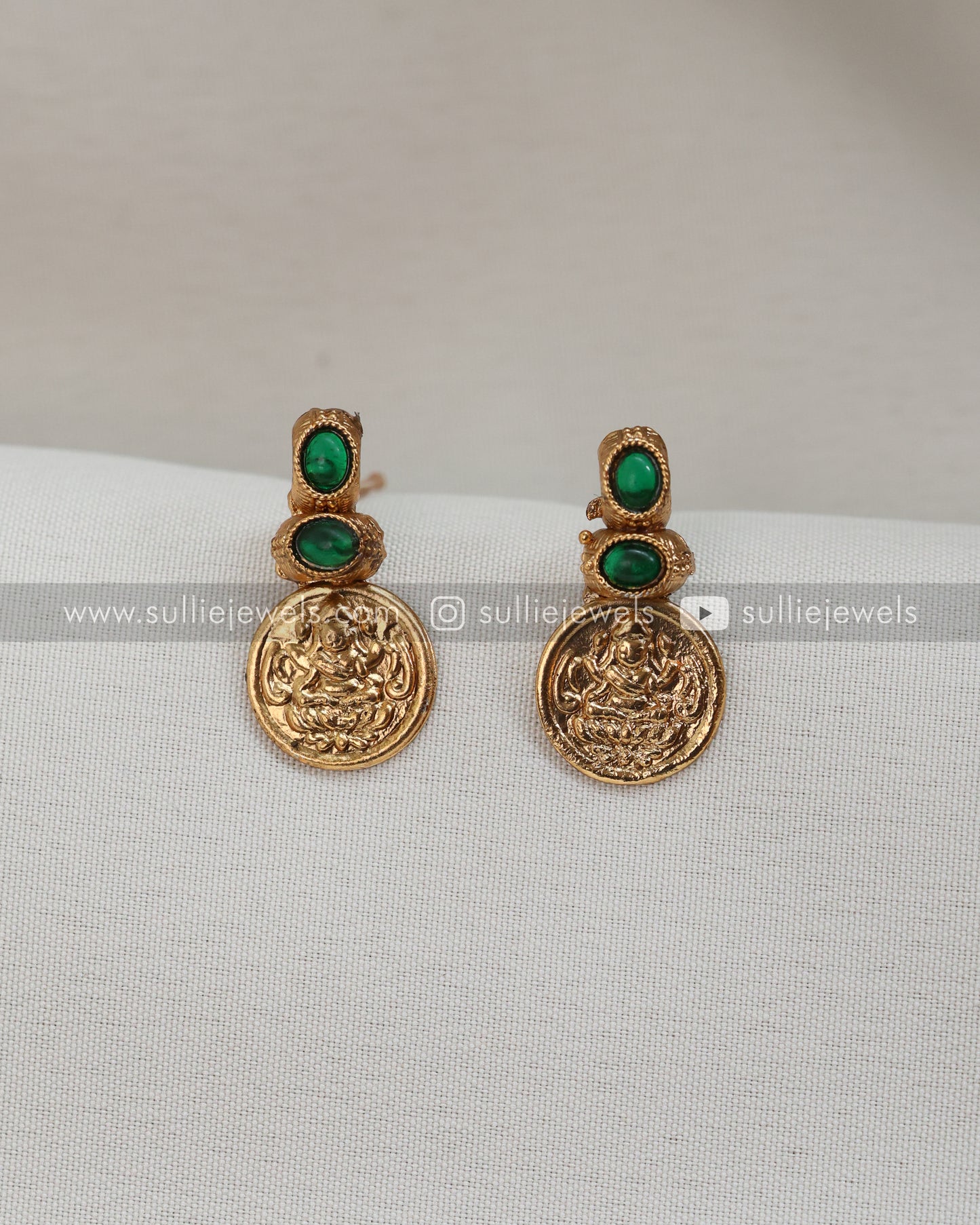 Lakshmi Coin Minimal Gold Necklace with Stud