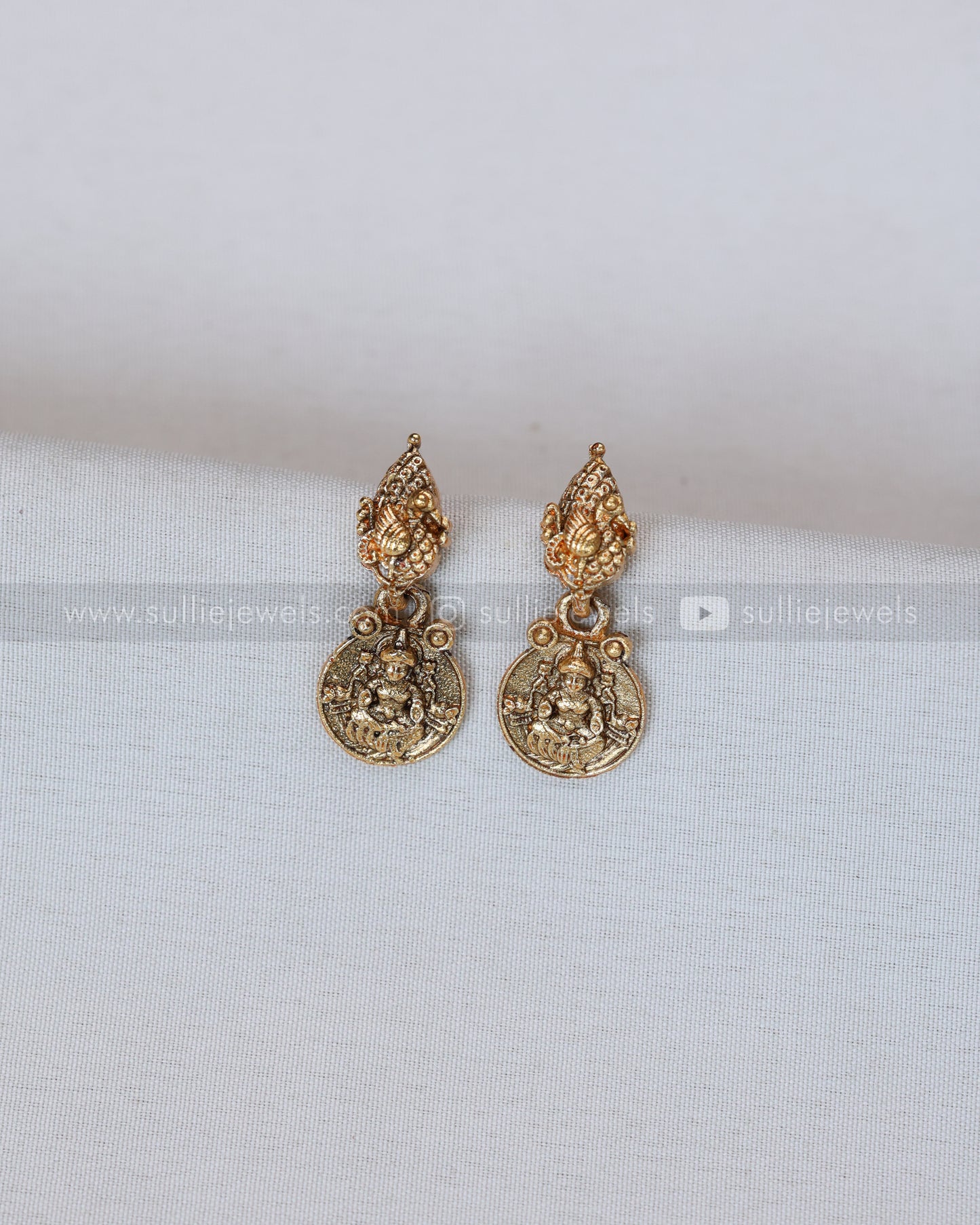 7180 - Sullie Basic - Lakshmi Gold Coin Pearl Long Chain with Stud
