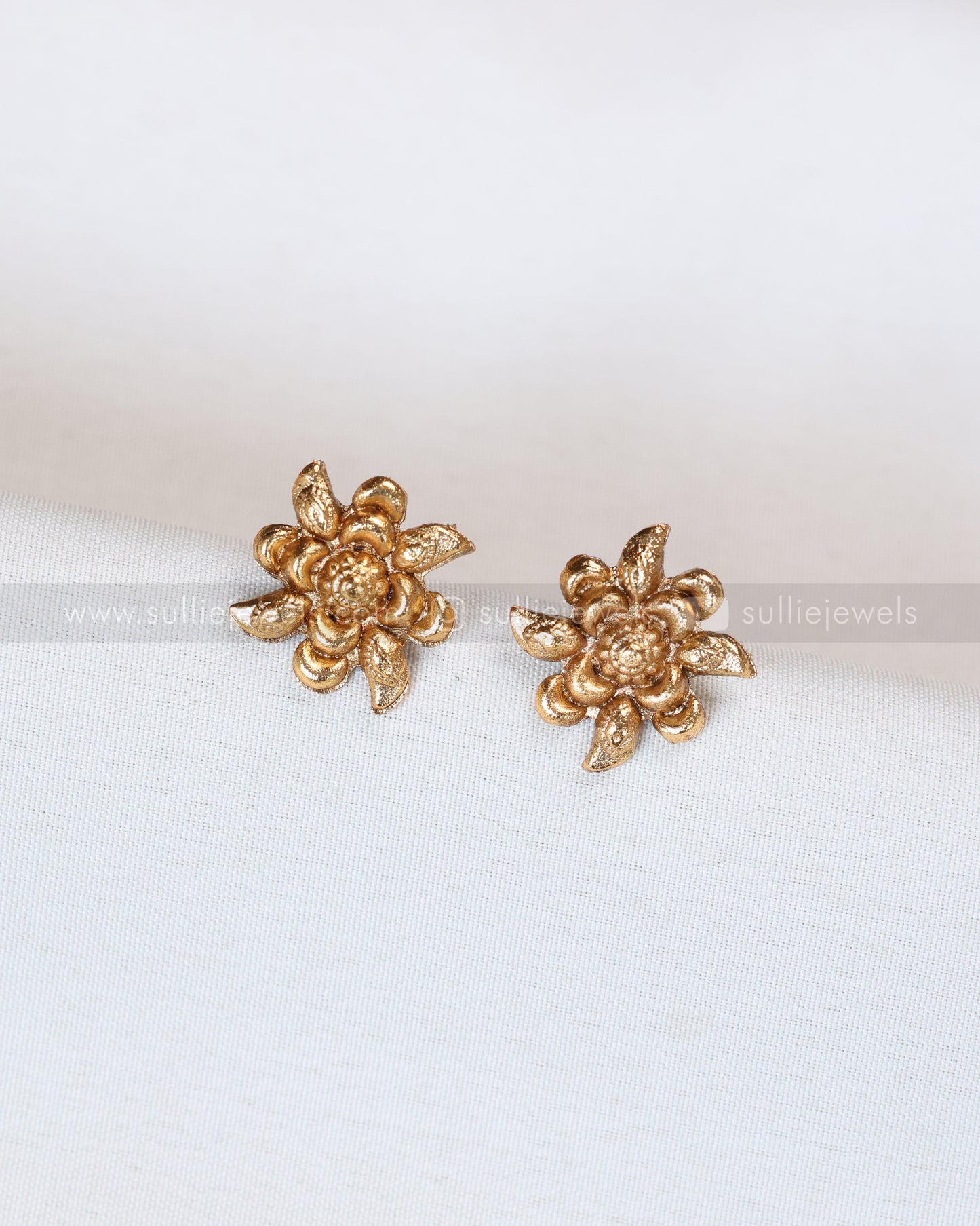 3855 - Pastel Pink Cluster Gold Chain with Stud
