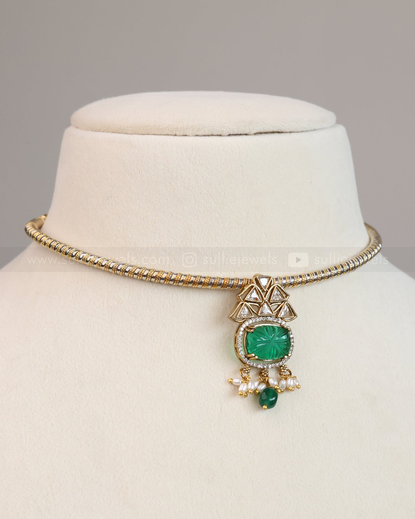 Green Carved Stone Hasli with Earring