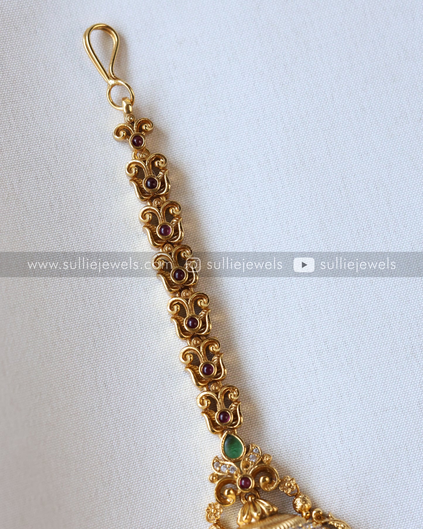 Minimal Stone Lakshmi Tikka