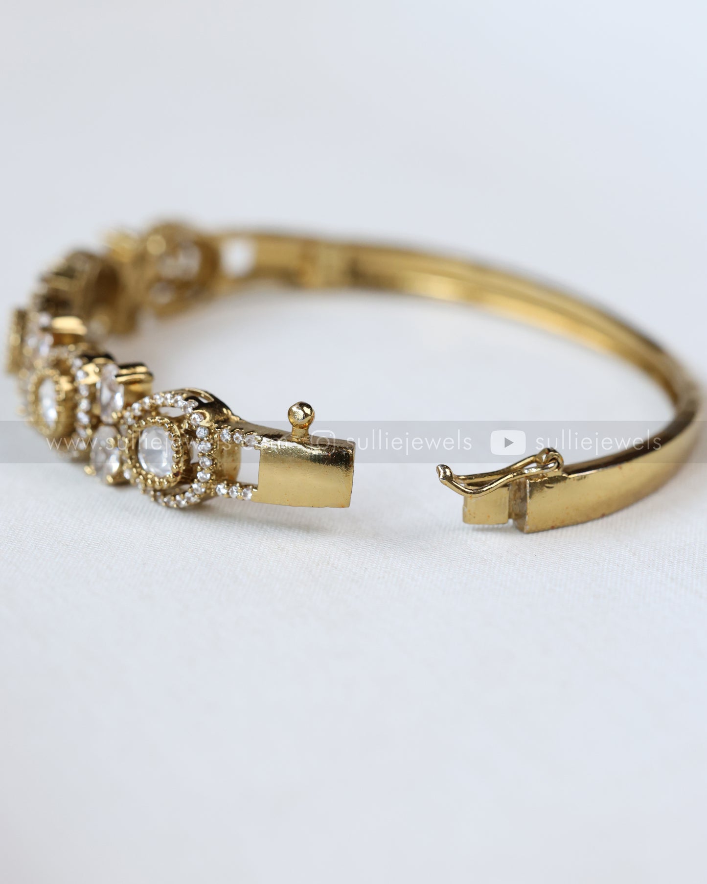 9025 - Minimal White Victorian Polki Openable Cuff Bangle