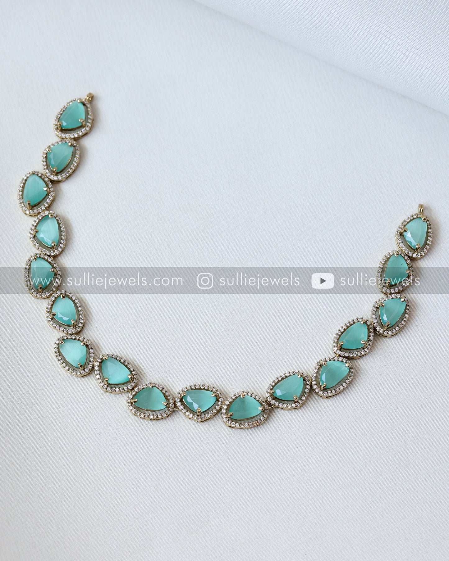 Premium Traingular Emerald Stone Necklace Set