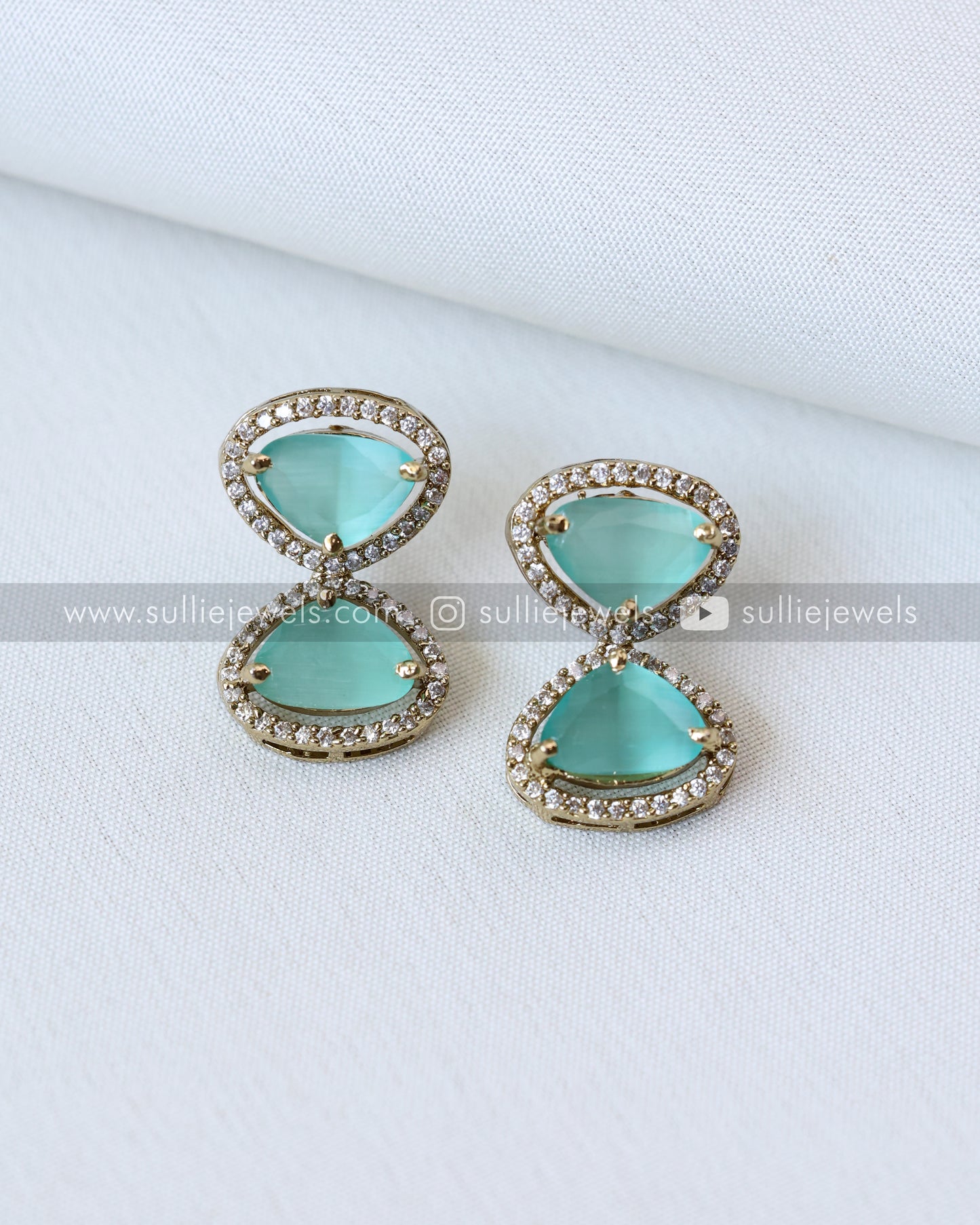 Premium Traingular Emerald Stone Necklace Set