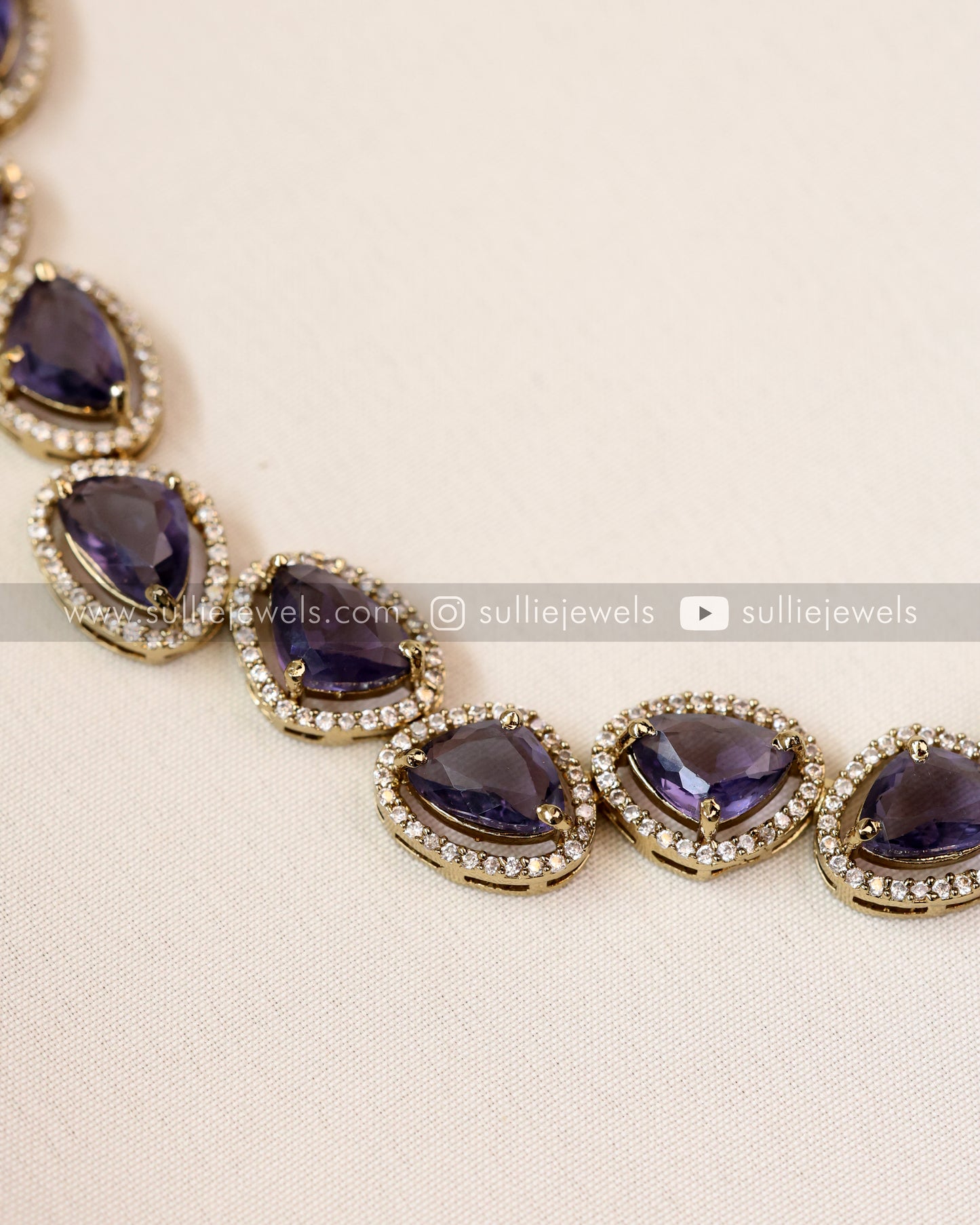 Premium Traingular Emerald Stone Necklace Set