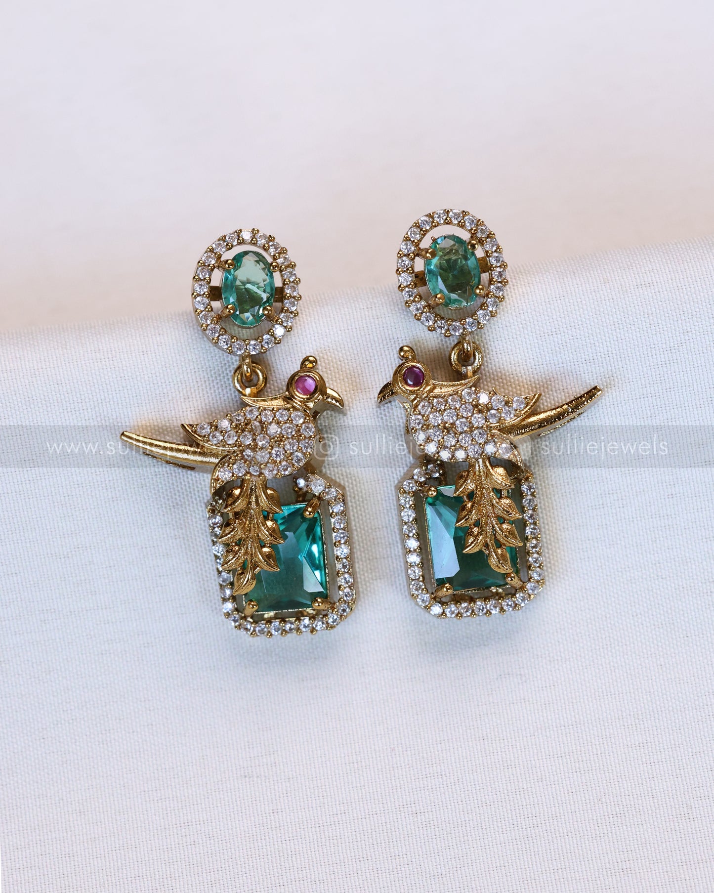 3639 - Blue Green Parrot Necklace with Stud