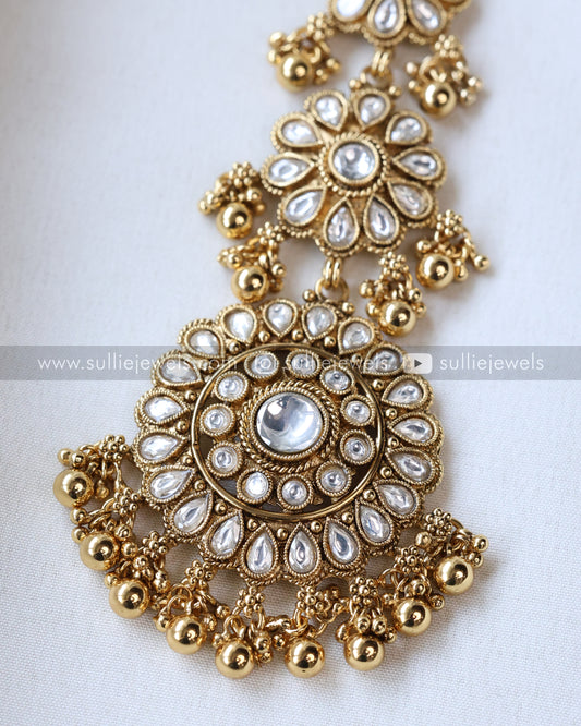 White Floral Kemp Tikka with Gold Beads