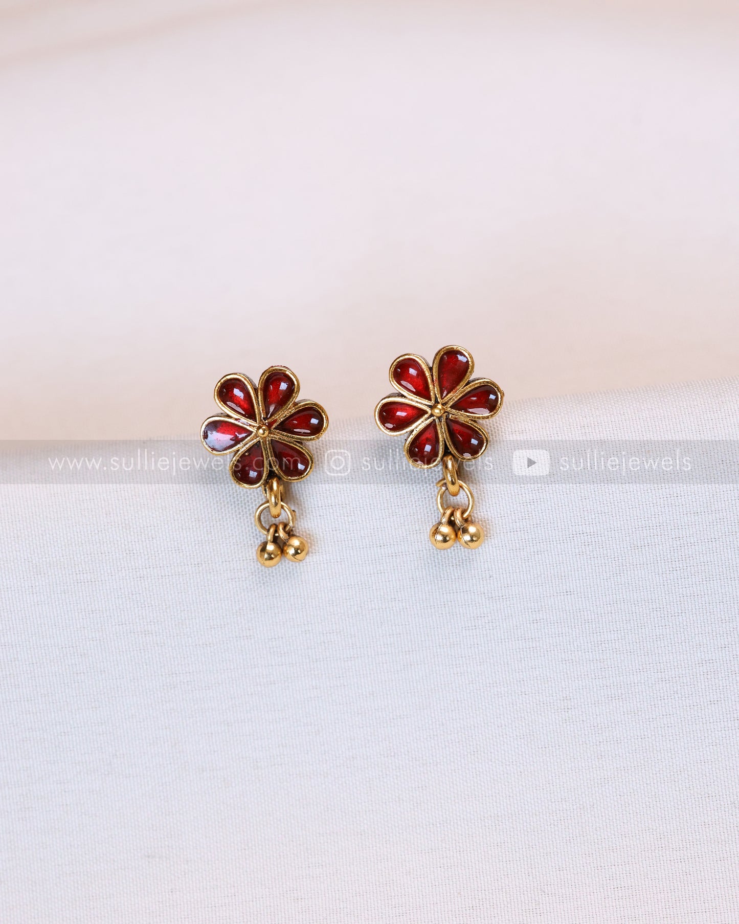 2122 - Sullie Basic Ruby Flower Choker with Stud