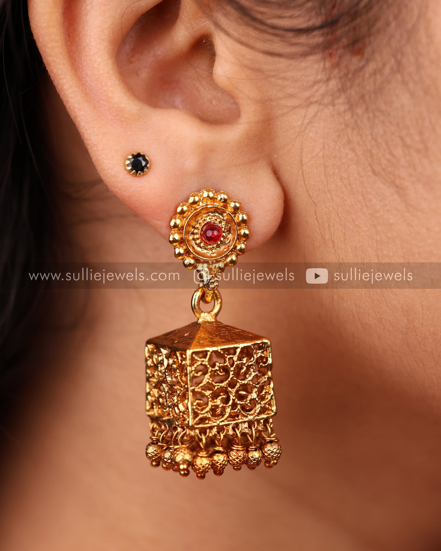Bridal Combo - Coin Necklace, Reversible Pendant, Square Haram & 2 Jasmine Scrunchies