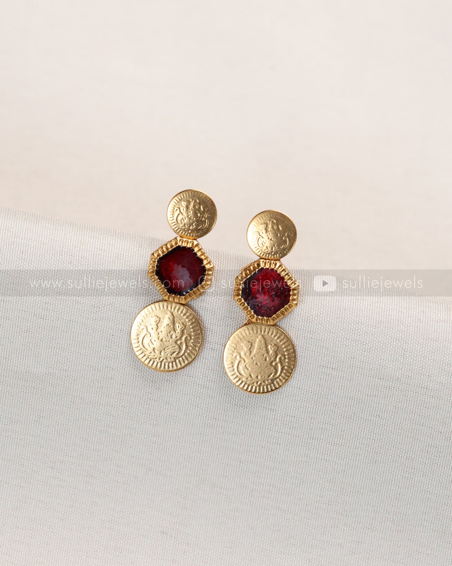 3841 - Sullie Basic - Red Stone Coin Necklace with Stud