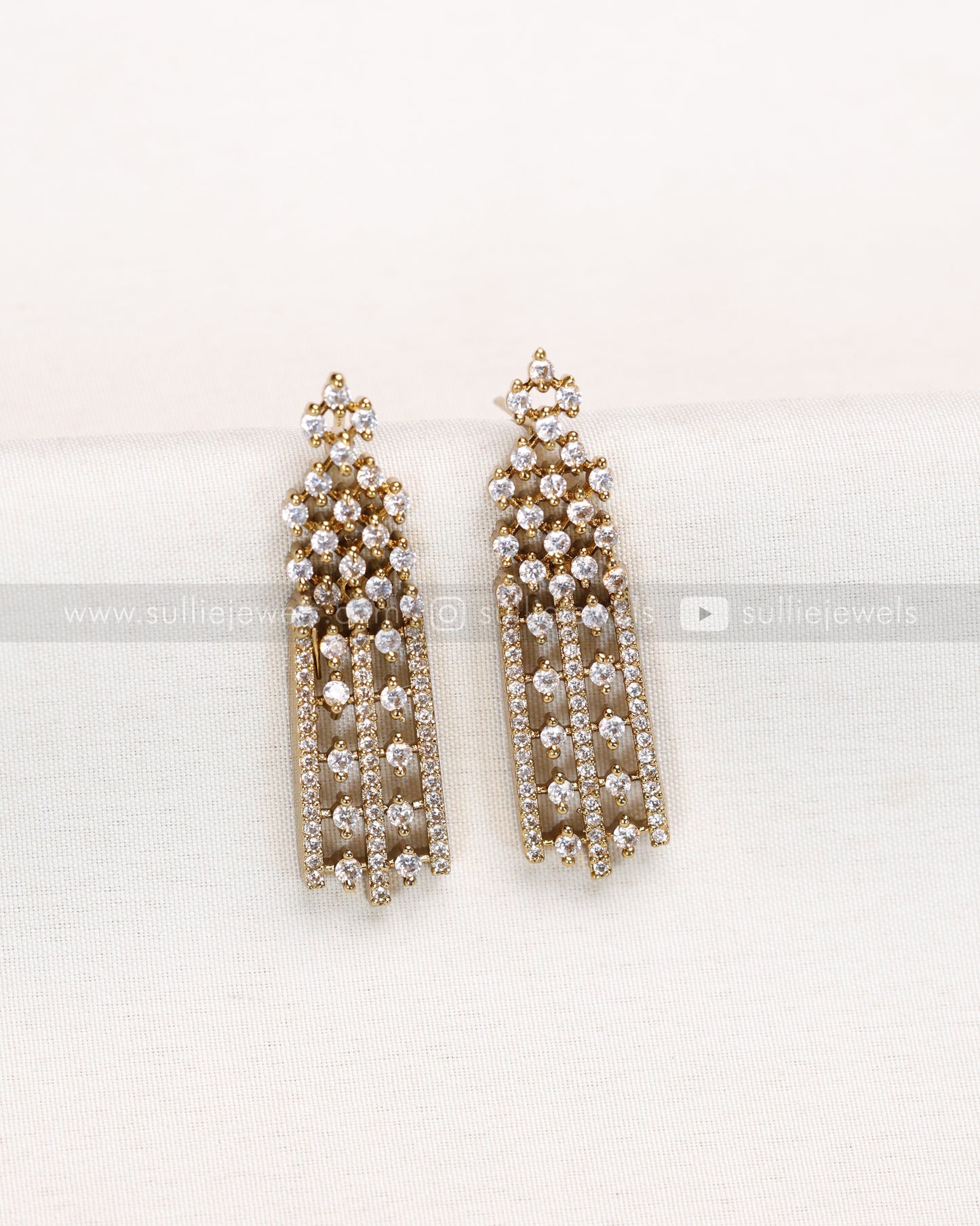 3844 - White Premium AD Spike Necklace with Earring