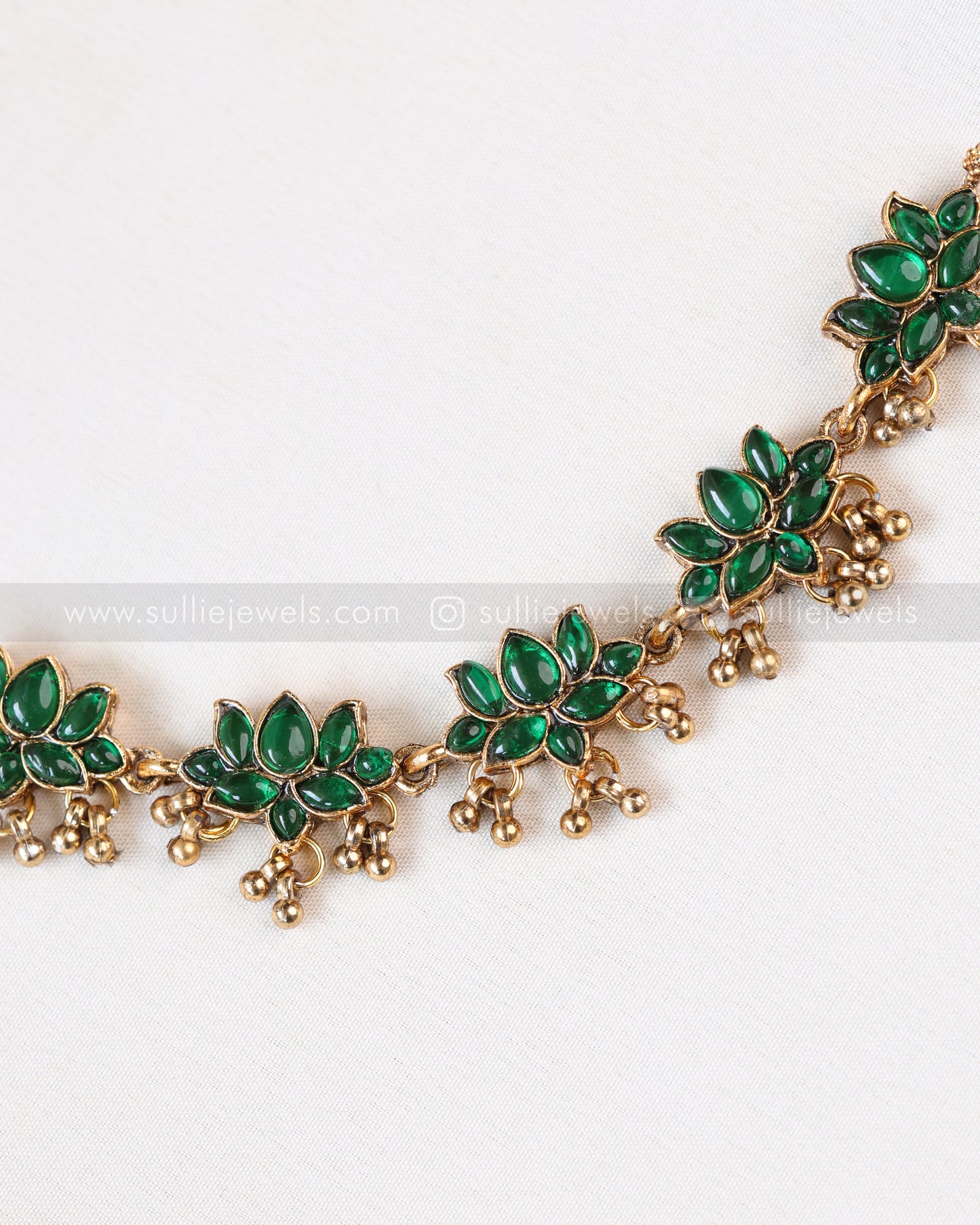 Sullie Basic - Minimal Lotus Green Necklace with Stud
