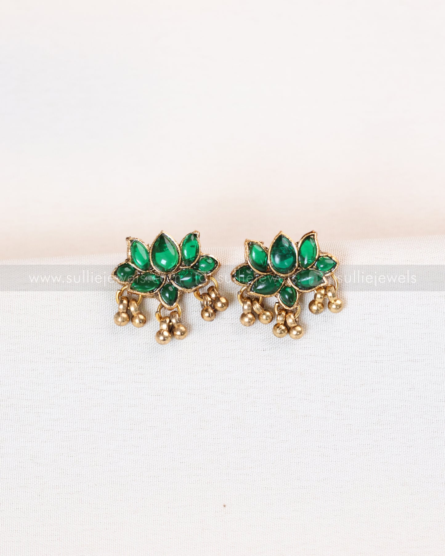 Sullie Basic - Minimal Lotus Green Necklace with Stud