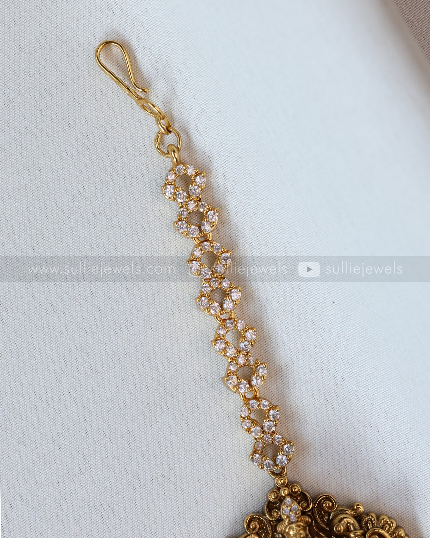 1081 - Krishna Peacock Tikka with Gold Beads