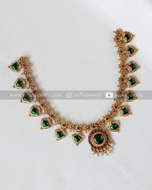 Sullie Basic - Kerala Palakka Necklace with Studs - Pearl/Gold