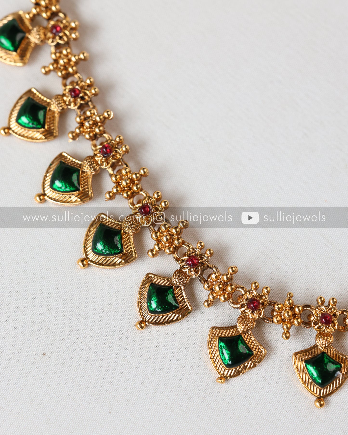 Sullie Basic - Kerala Palakka Necklace with Studs - Pearl/Gold