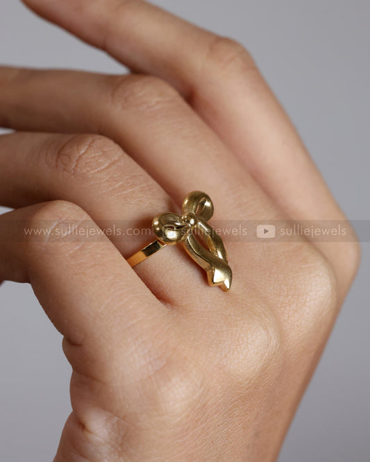 R15 - Golden Ribbon Adjustable Ring