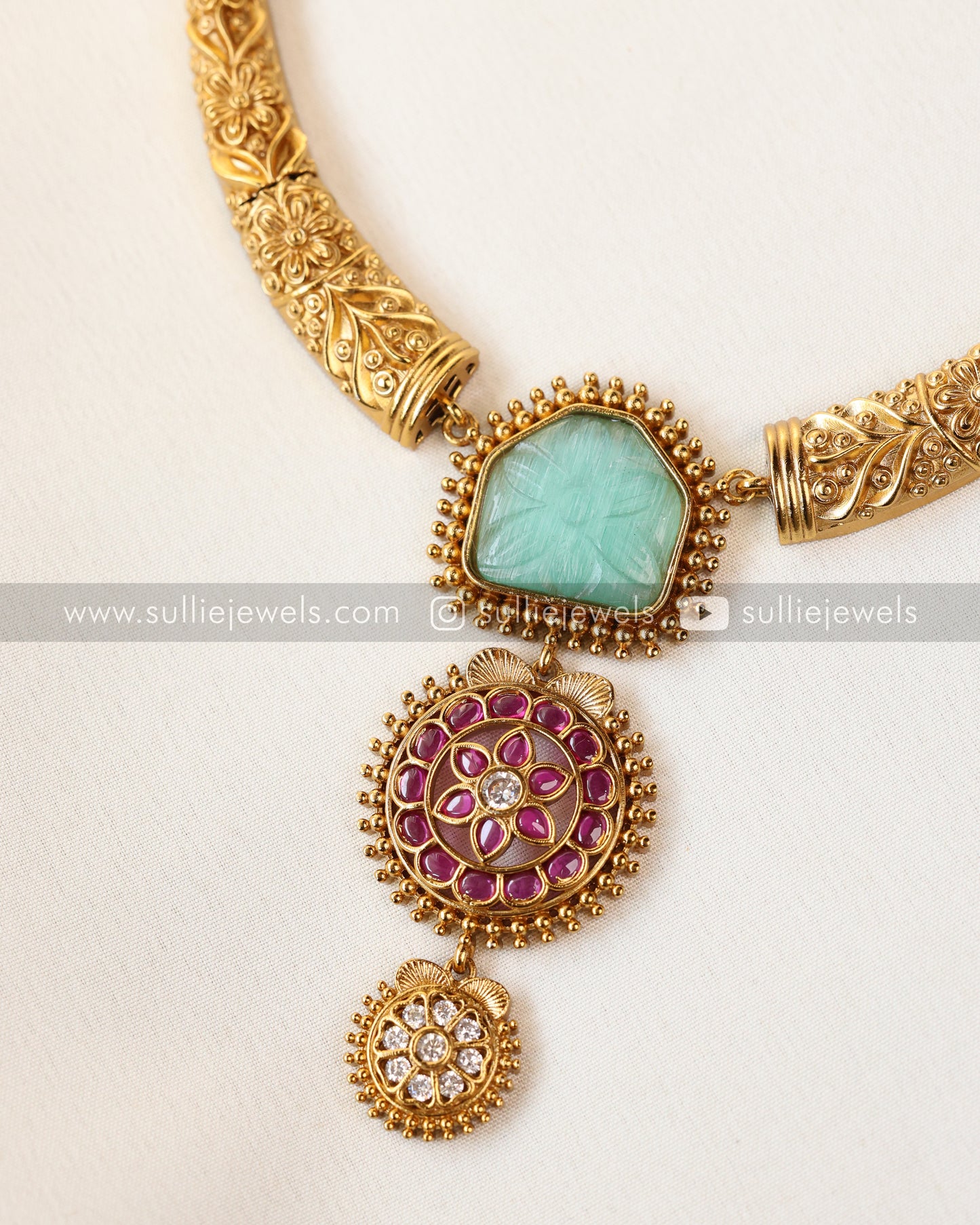 Teal Carved Stone Kemp Hasli with Earring
