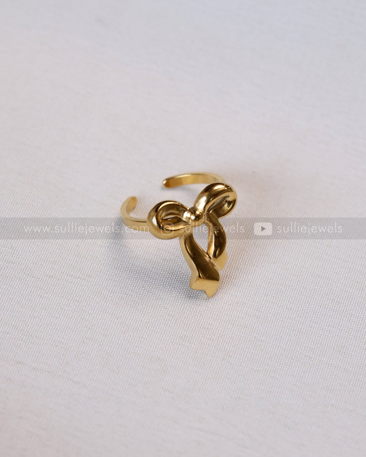 R15 - Golden Ribbon Adjustable Ring