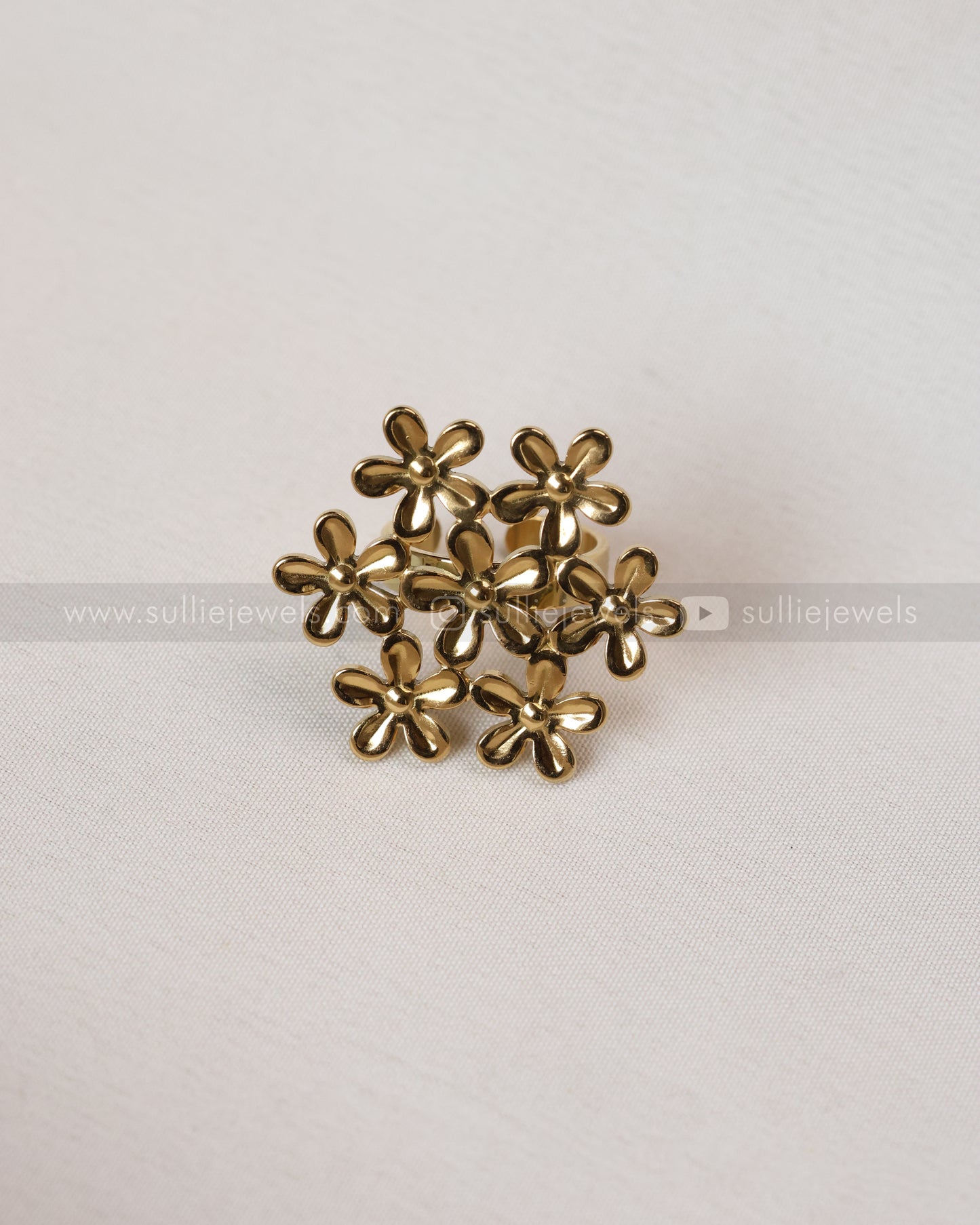R19 - Golden Daisy Flower Adjustable Ring