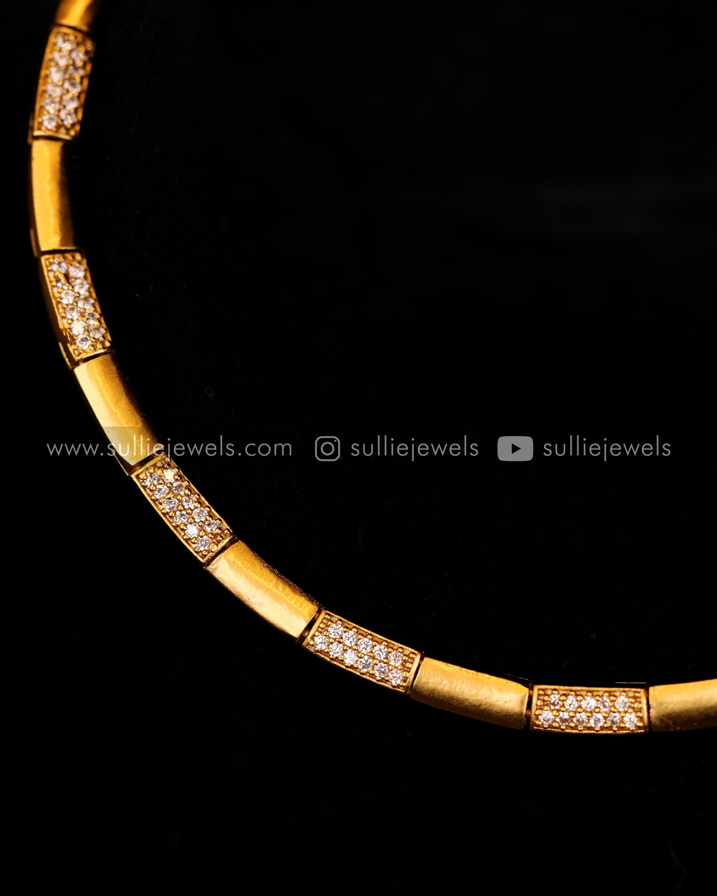 Minimal Gold finish Necklace Set