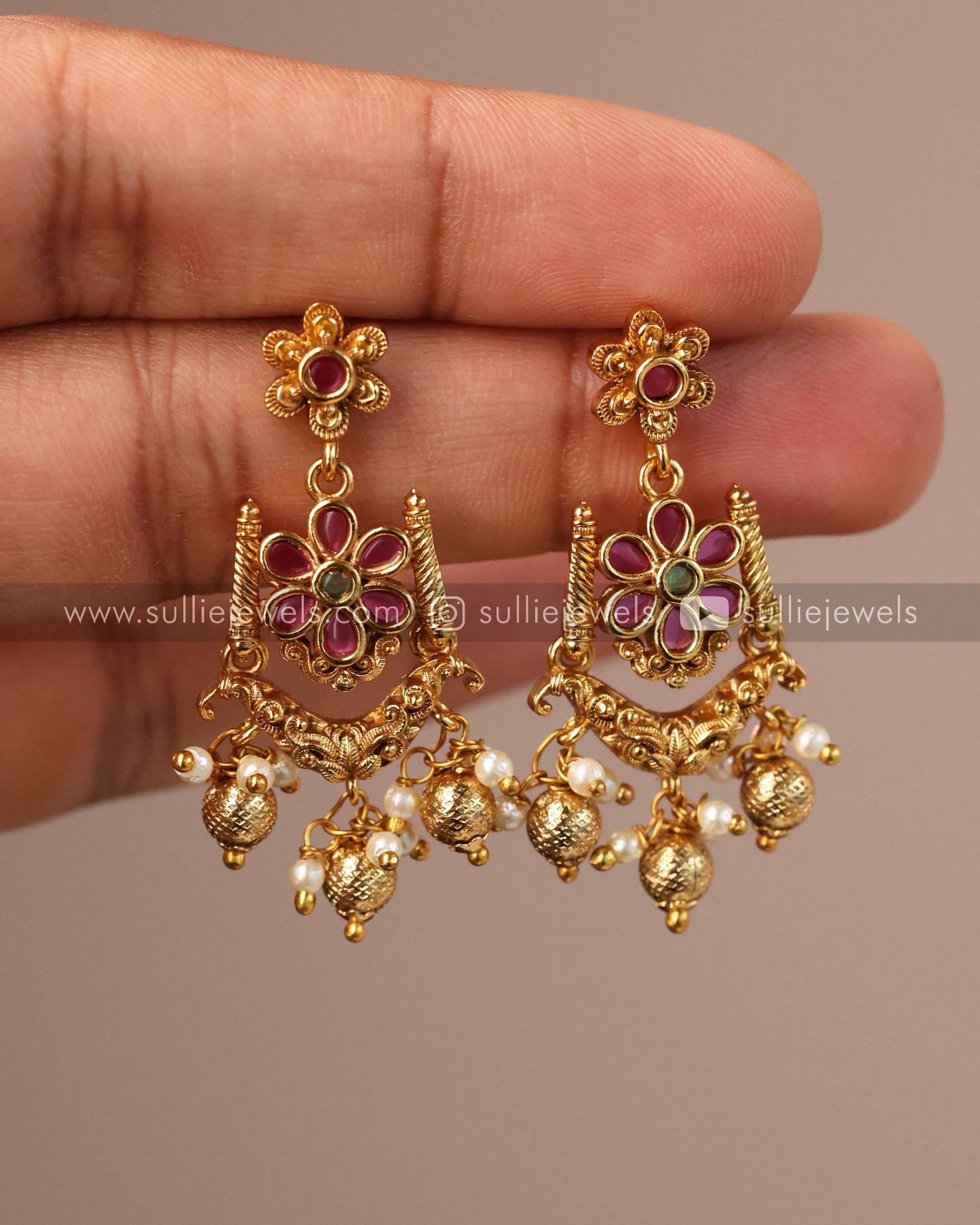 No Idol Designer Gold Necklace with Earring