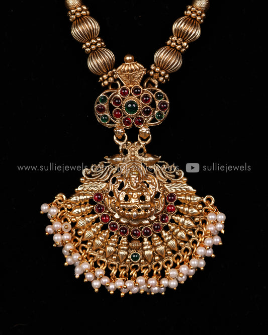 Lakshmi Pendant with Pearls Set
