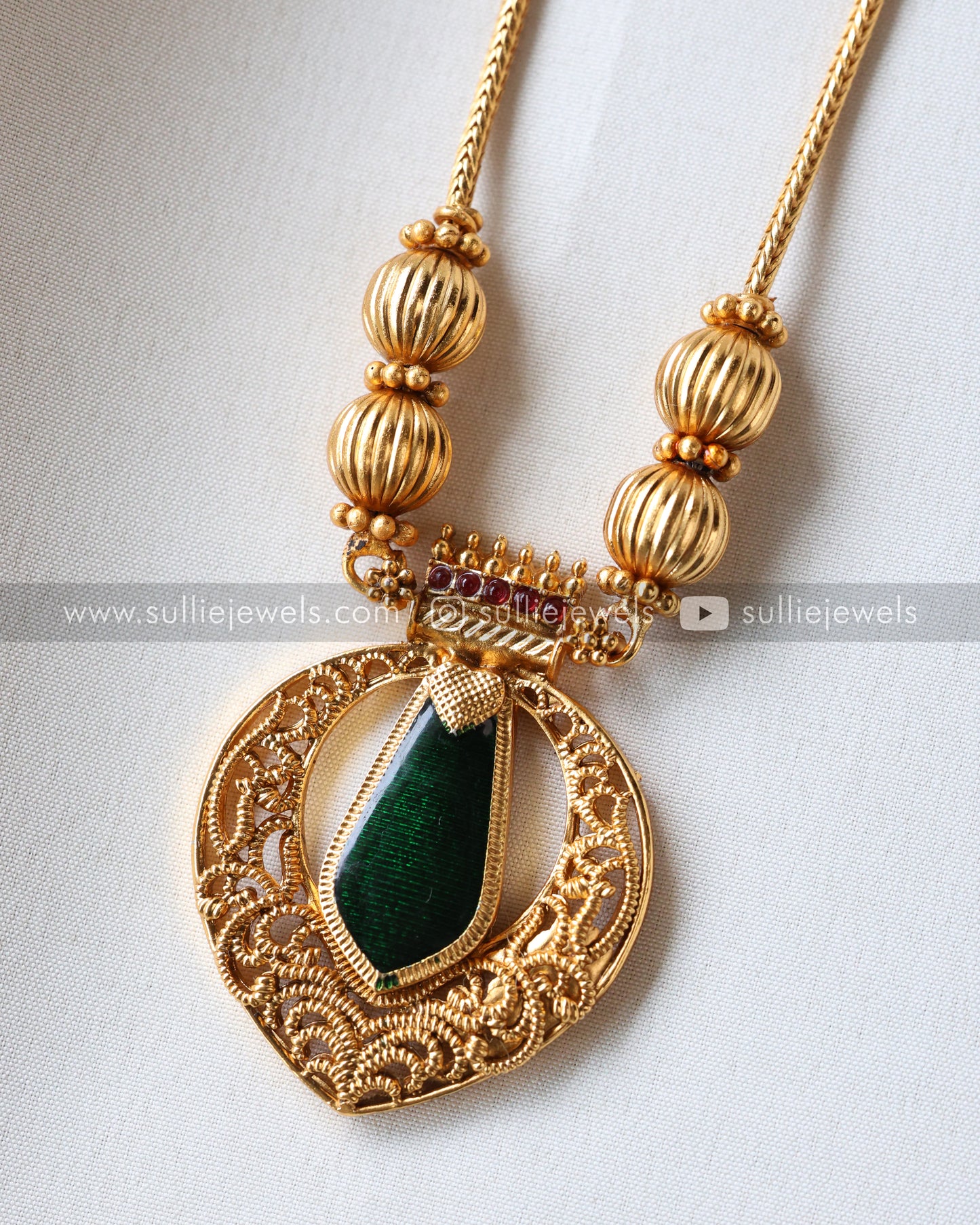 Kerala Nagapadam Palakka Pendant with Studs