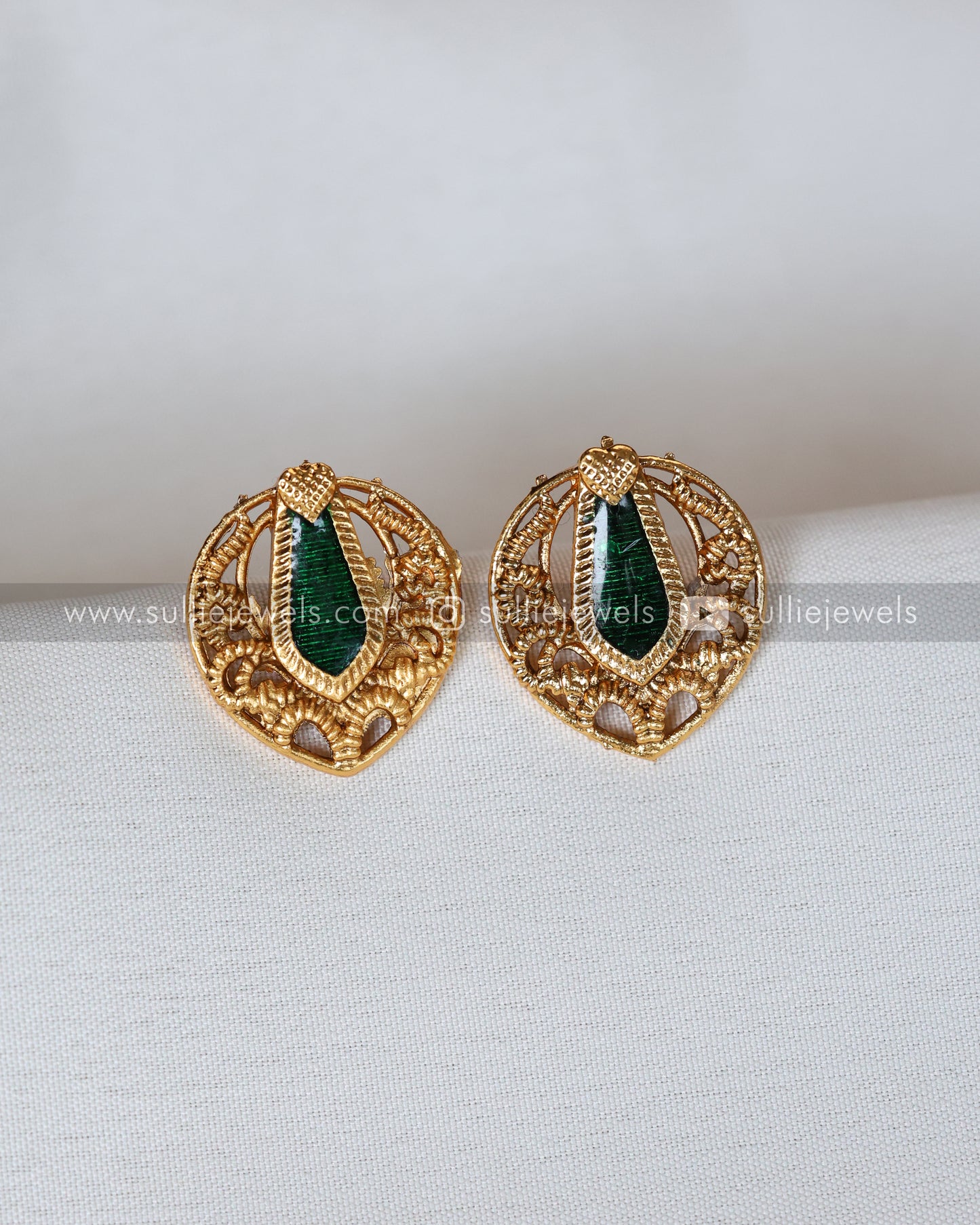 Kerala Nagapadam Palakka Pendant with Studs
