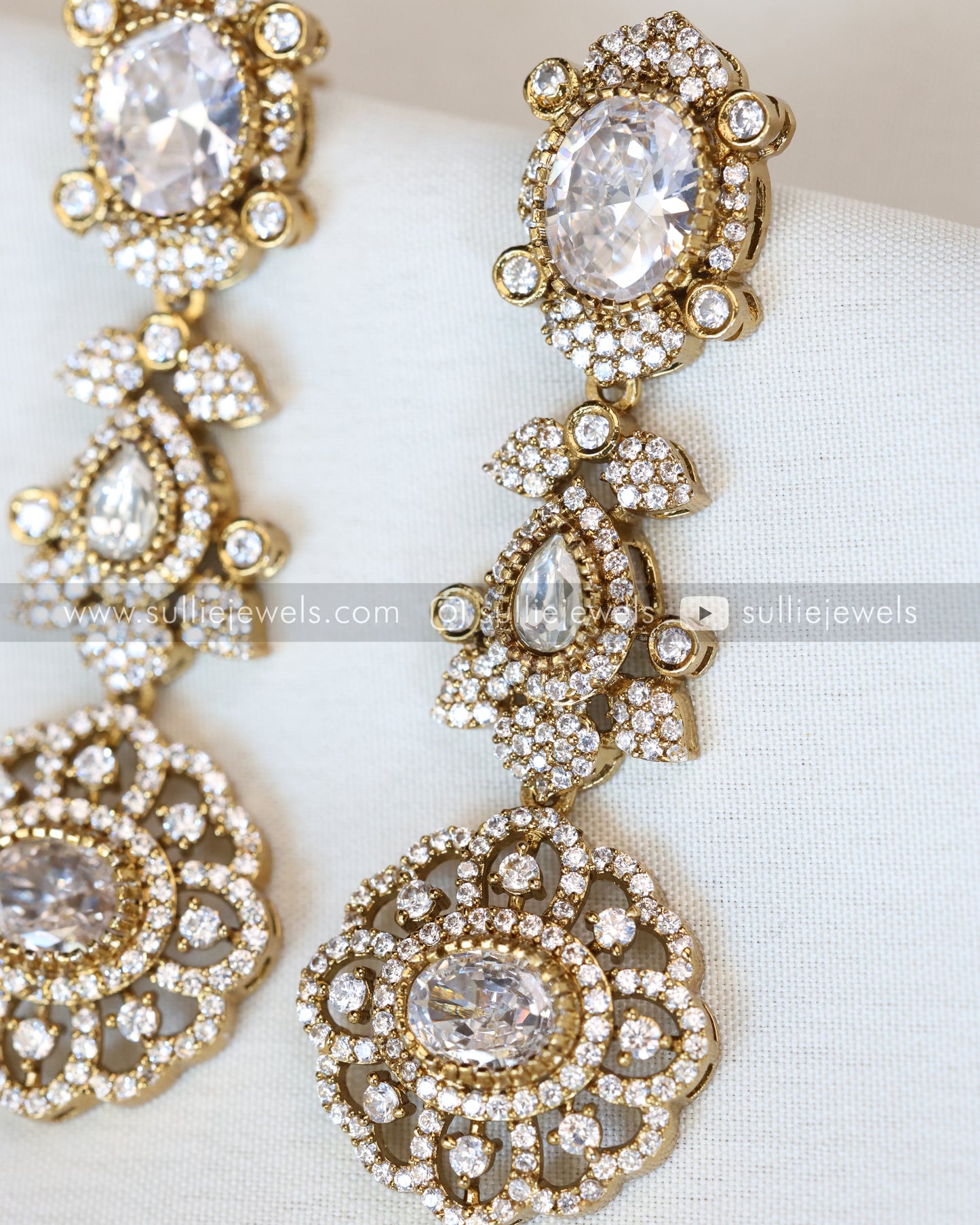 3375 - Two Layer Victorian Polki Necklace with Earrings - White