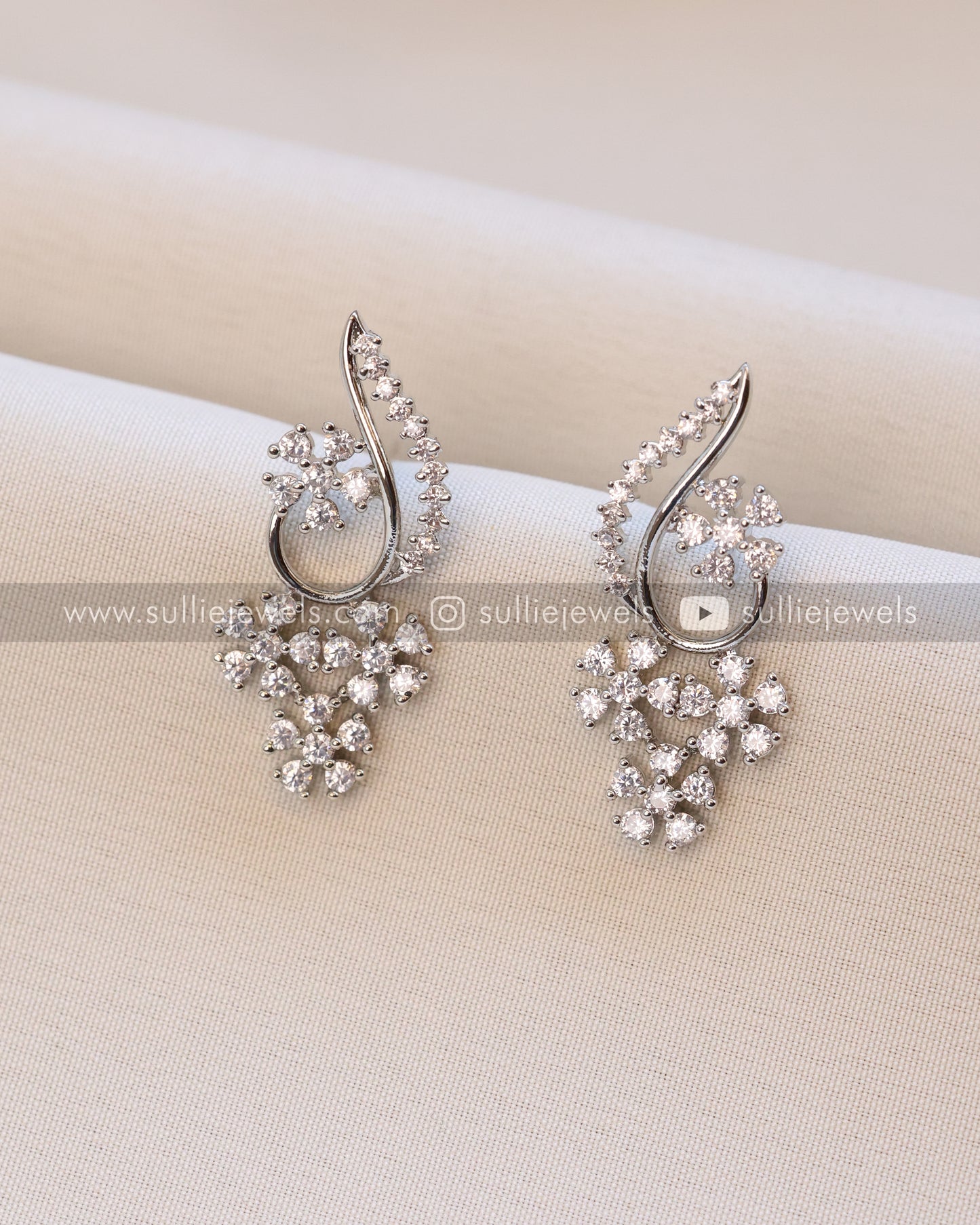AD Floral Wave Silver Necklace with Stud