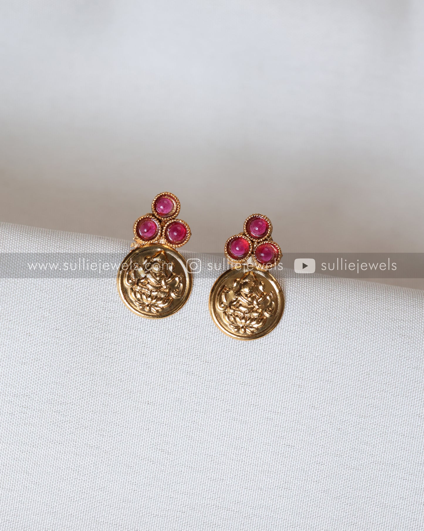 Sullie Basic - Coin Traditional Ruby Necklace with Stud