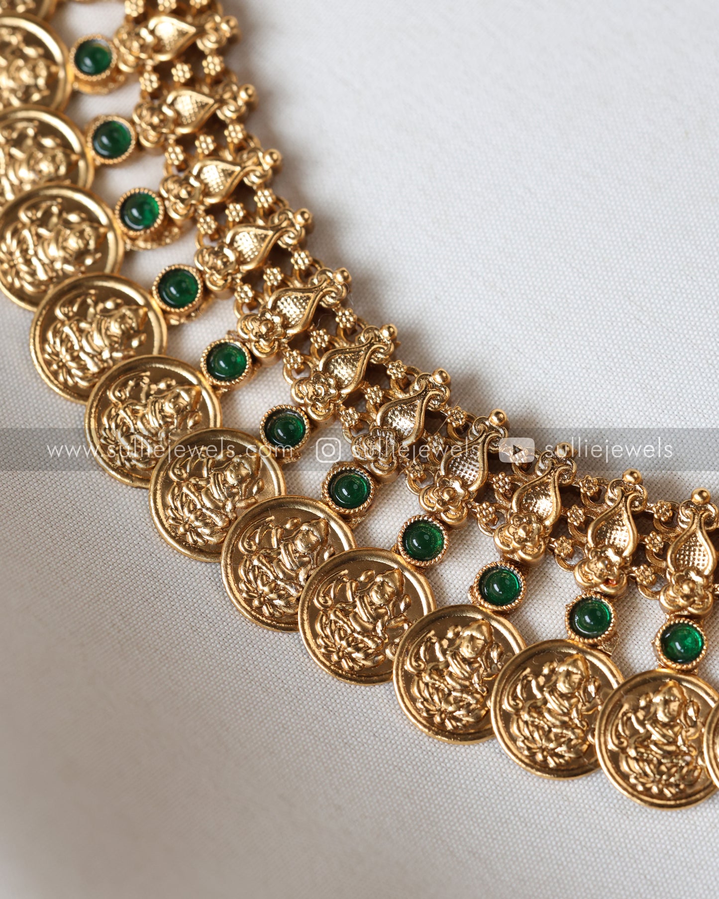Sullie Basic - Coin Traditional Green Necklace with Stud
