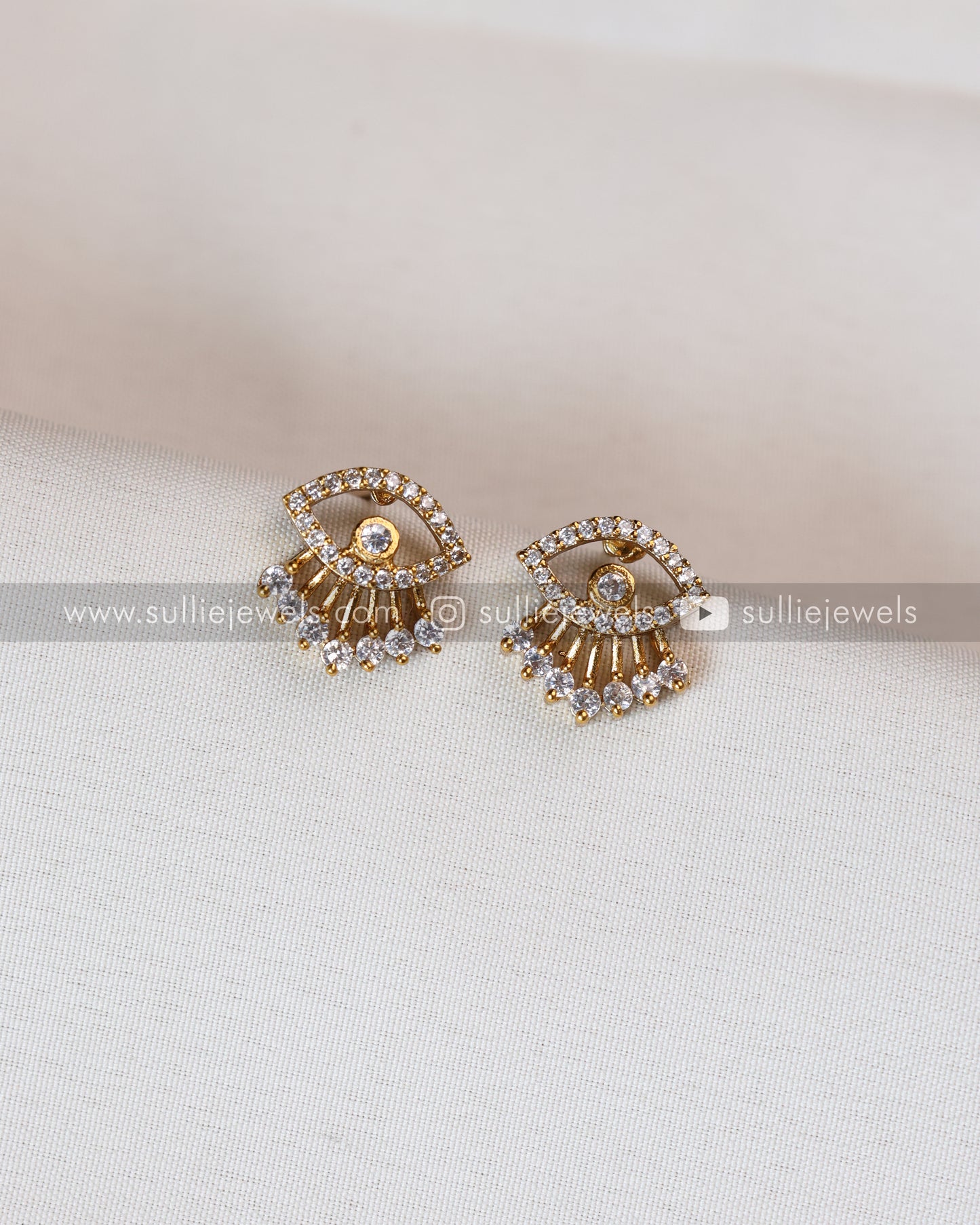 Diamond Eyes Necklace with Stud