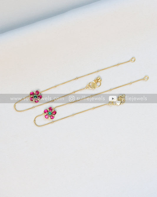 Minimal Kemp Flower Design Anklet