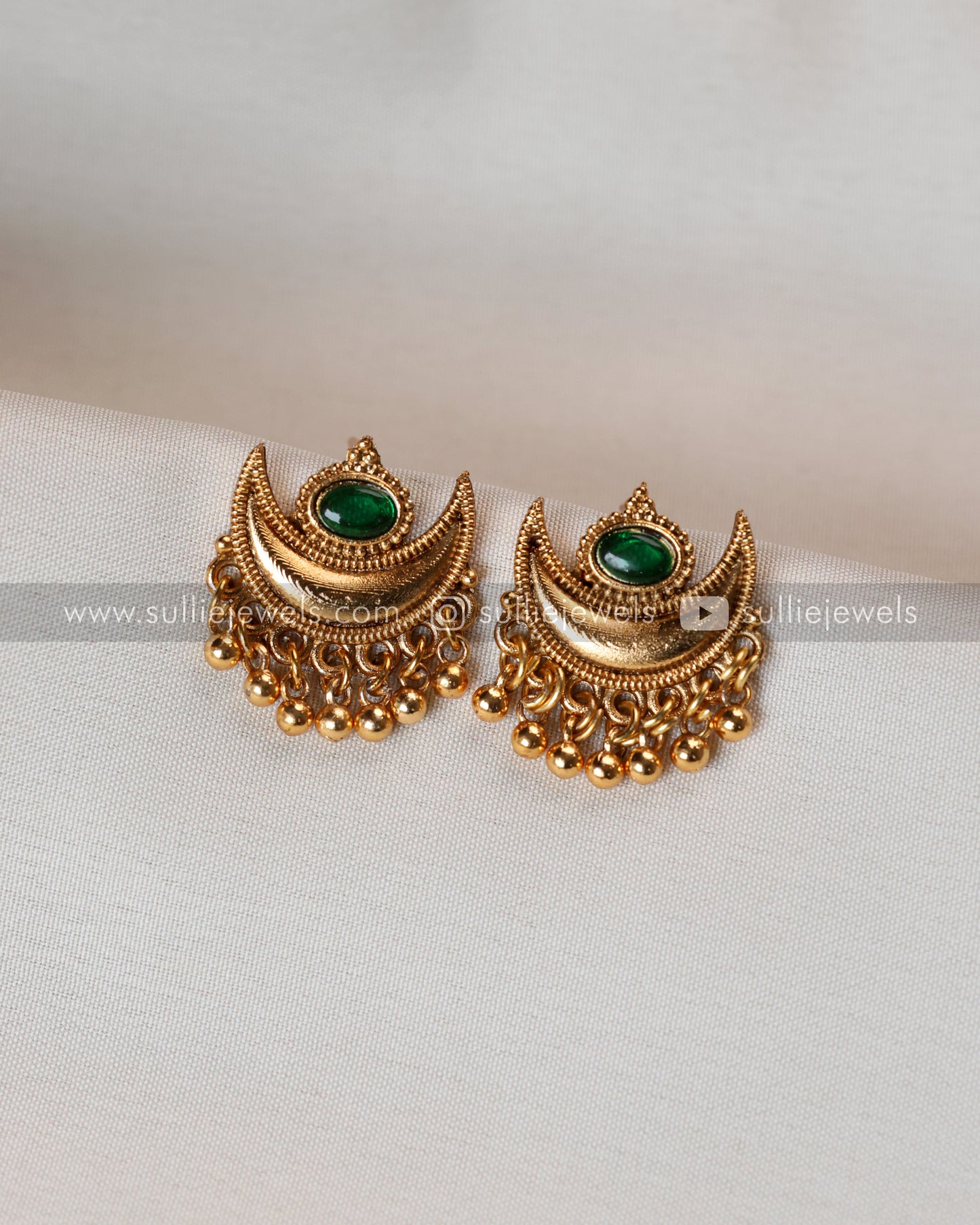 Sullie Basic - Ardha Chandra Gold Beads Green Necklace with Stud