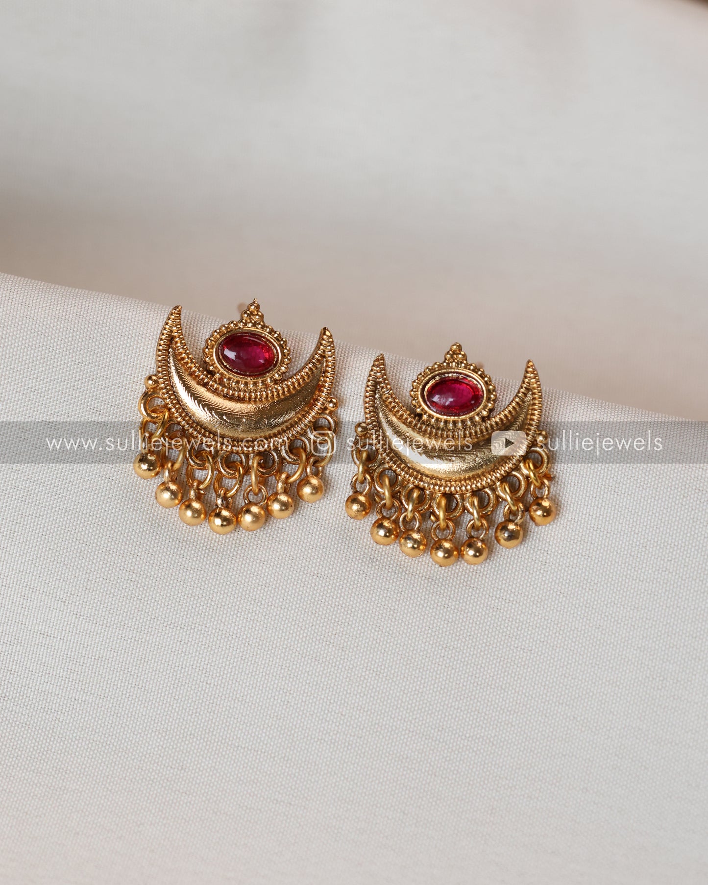 Sullie Basic - Ardha Chandra Gold Beads Ruby Necklace with Stud
