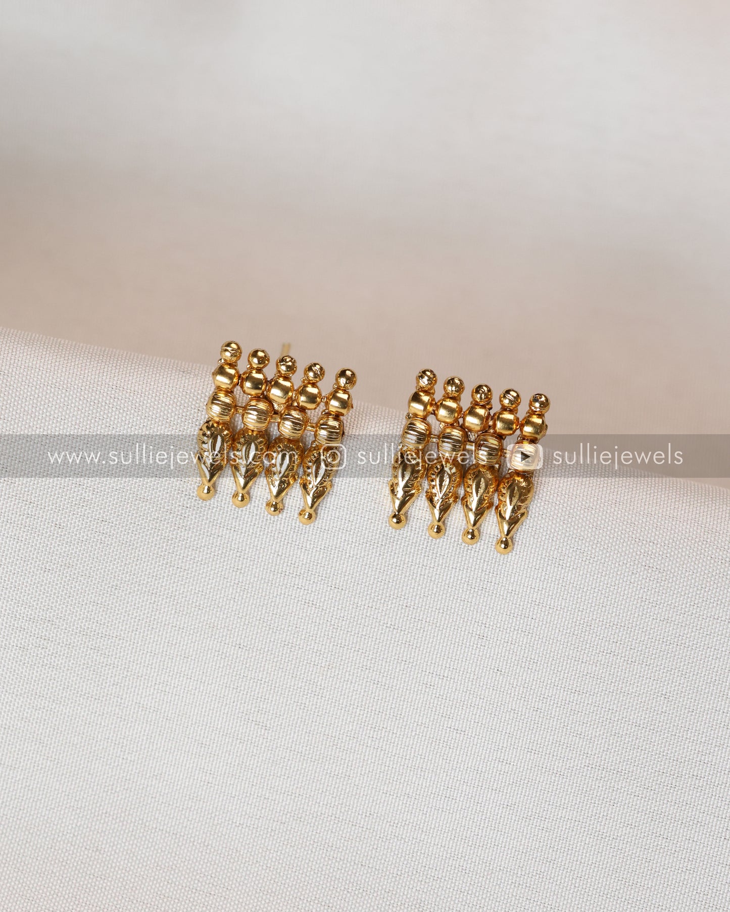 Minimal Golden Spike Necklace with Stud