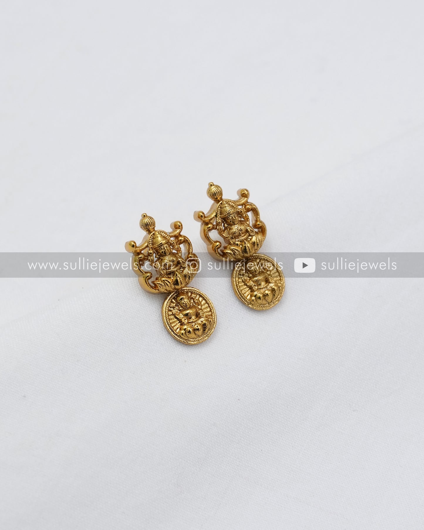 Lakshmi Detailed Coin Necklace / Kashumaala with Stud