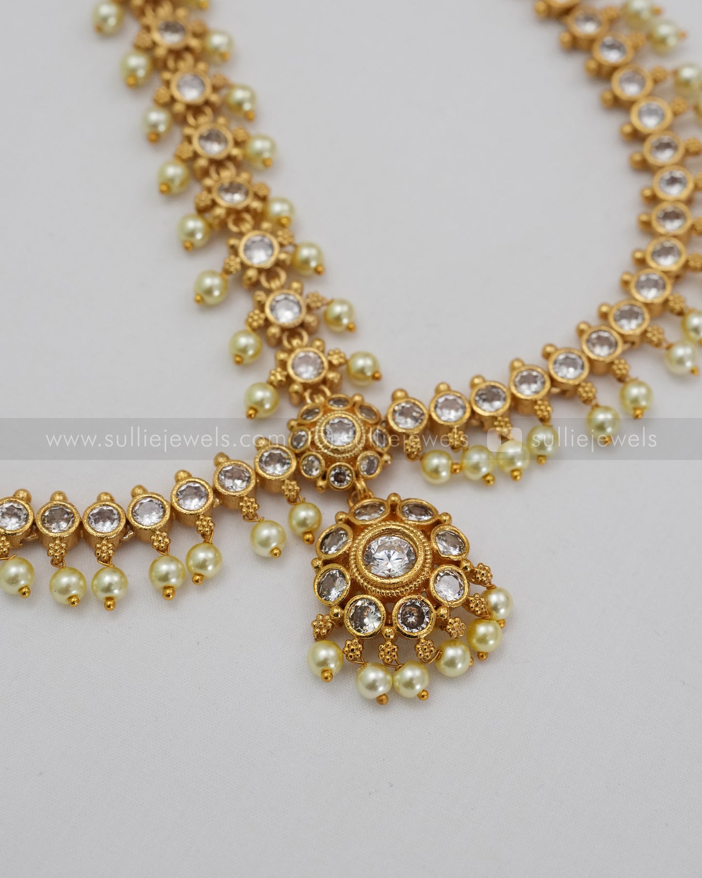 White Floral Kemp Damini Tikka