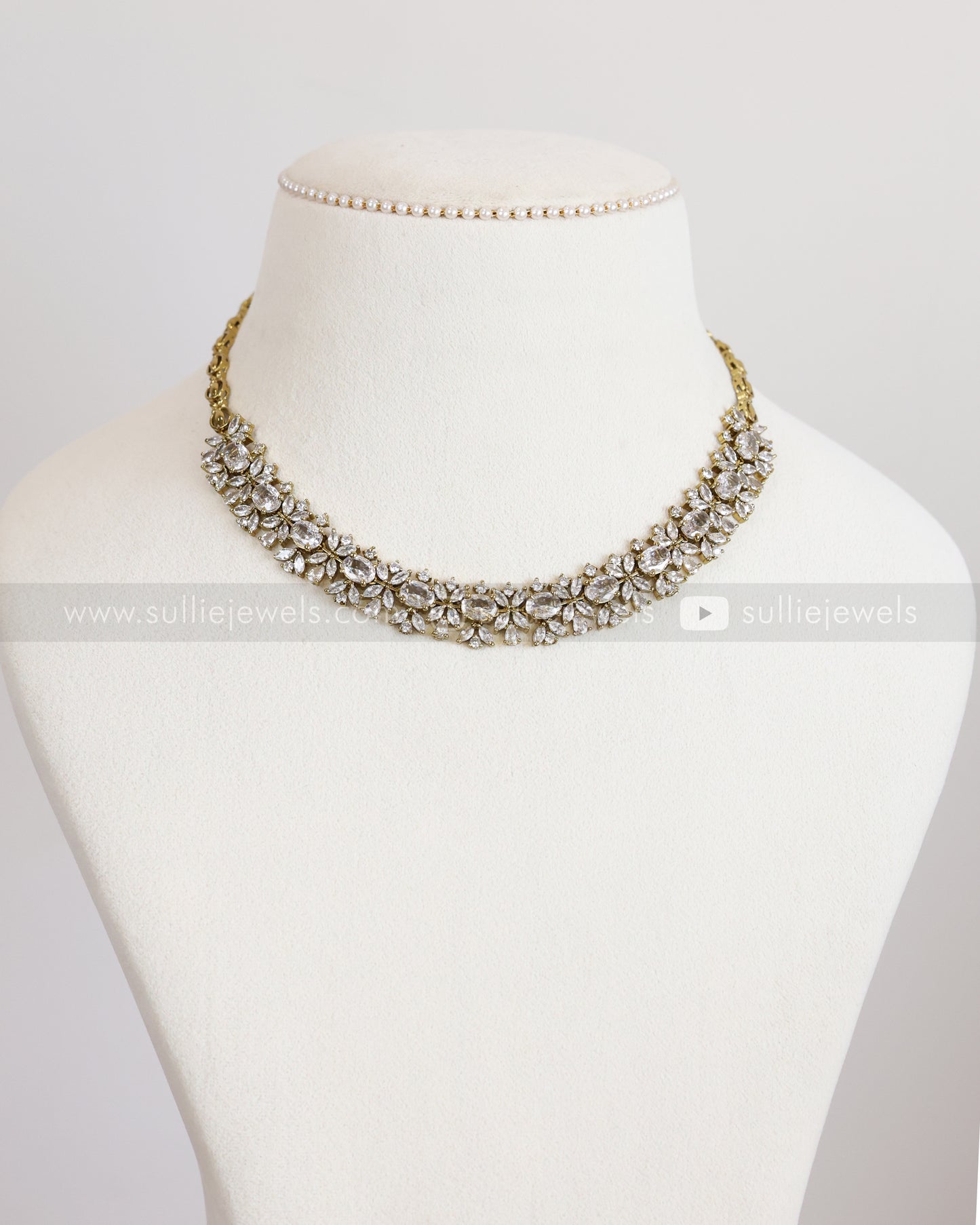 3879 - Diamond Lookalike Oval Stone Necklace with Studs