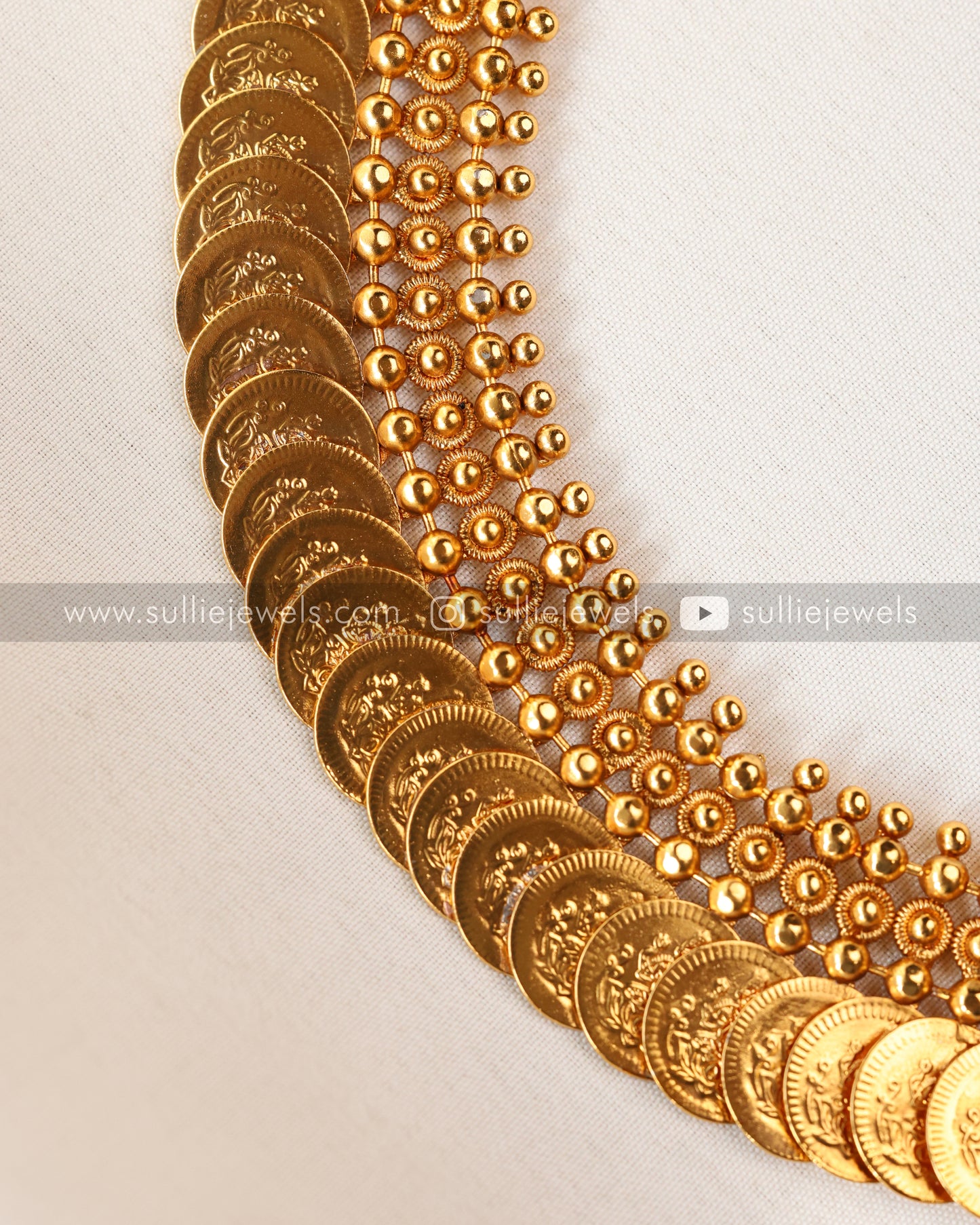 Sullie Basic - Coin Scales Necklace with Stud