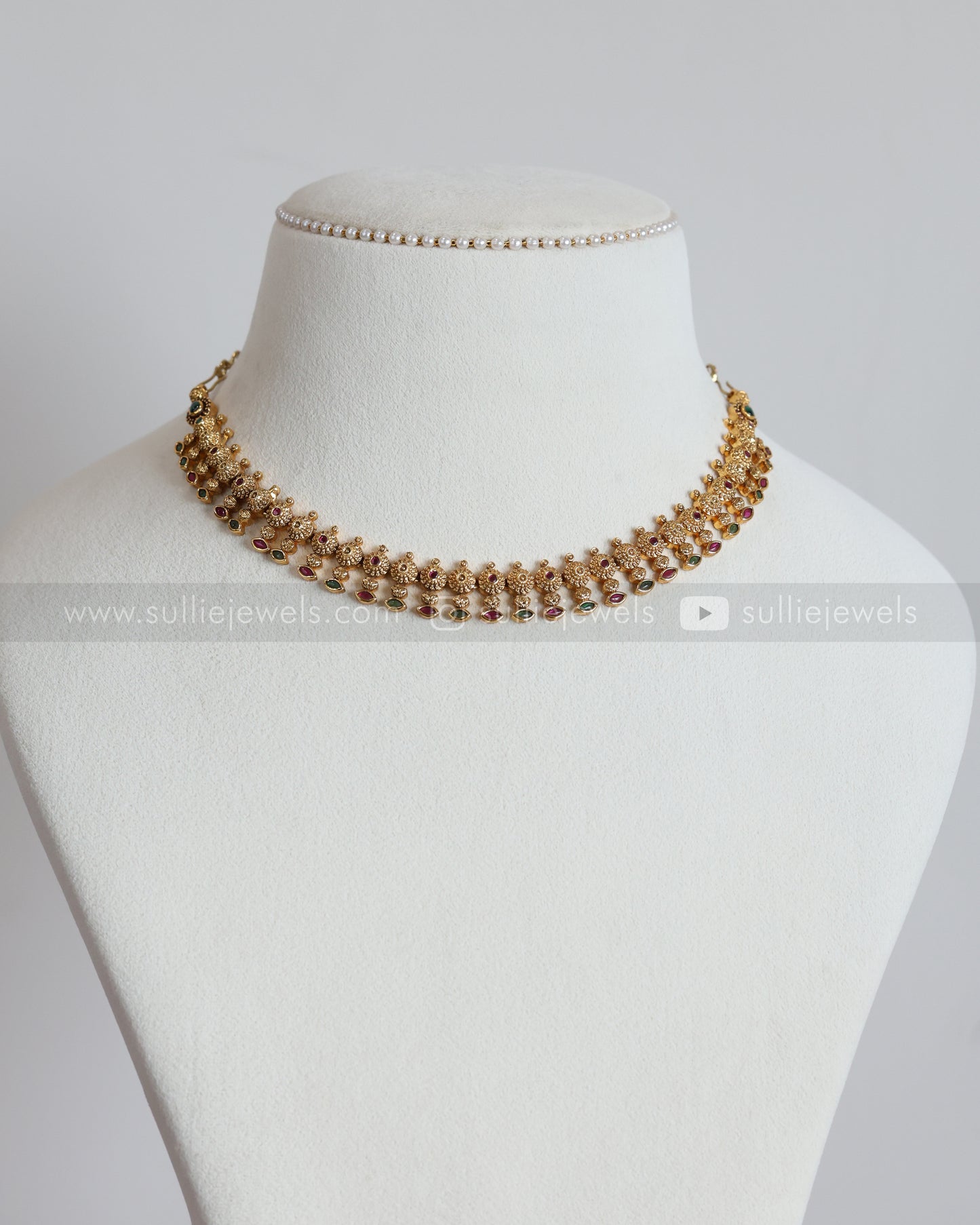 3899 - Floral Minimal Ruby Green Necklace with Stud