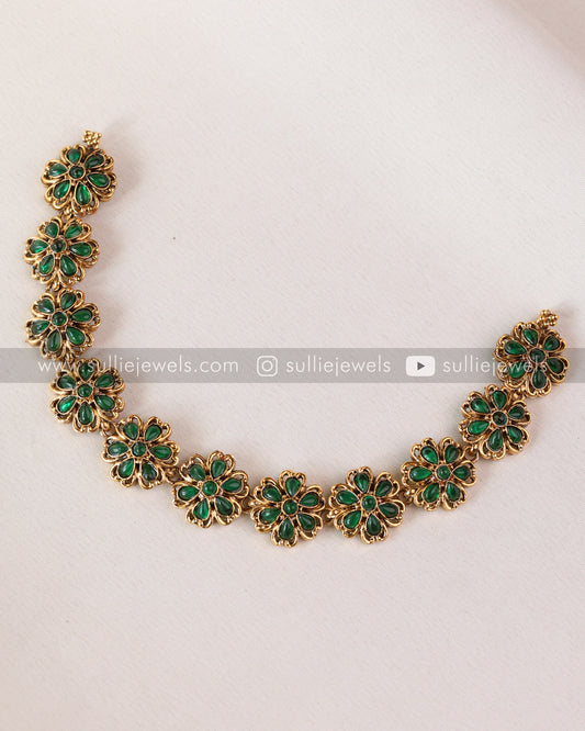 Sullie Basic - Minimal Green Flower Necklace with Stud